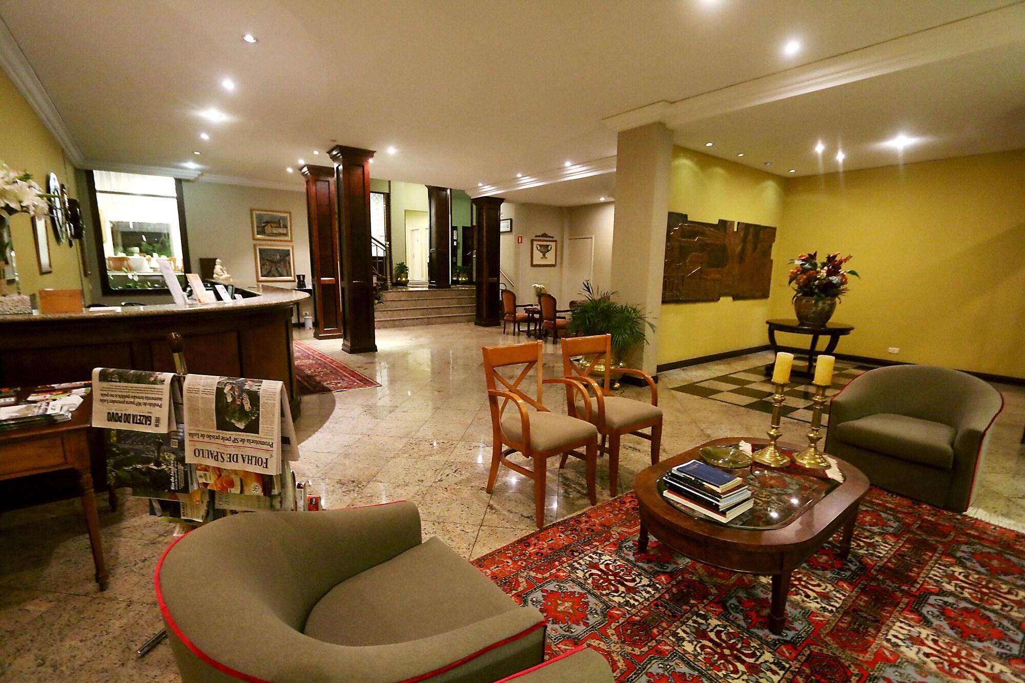 Vista Lobby Village Hotel