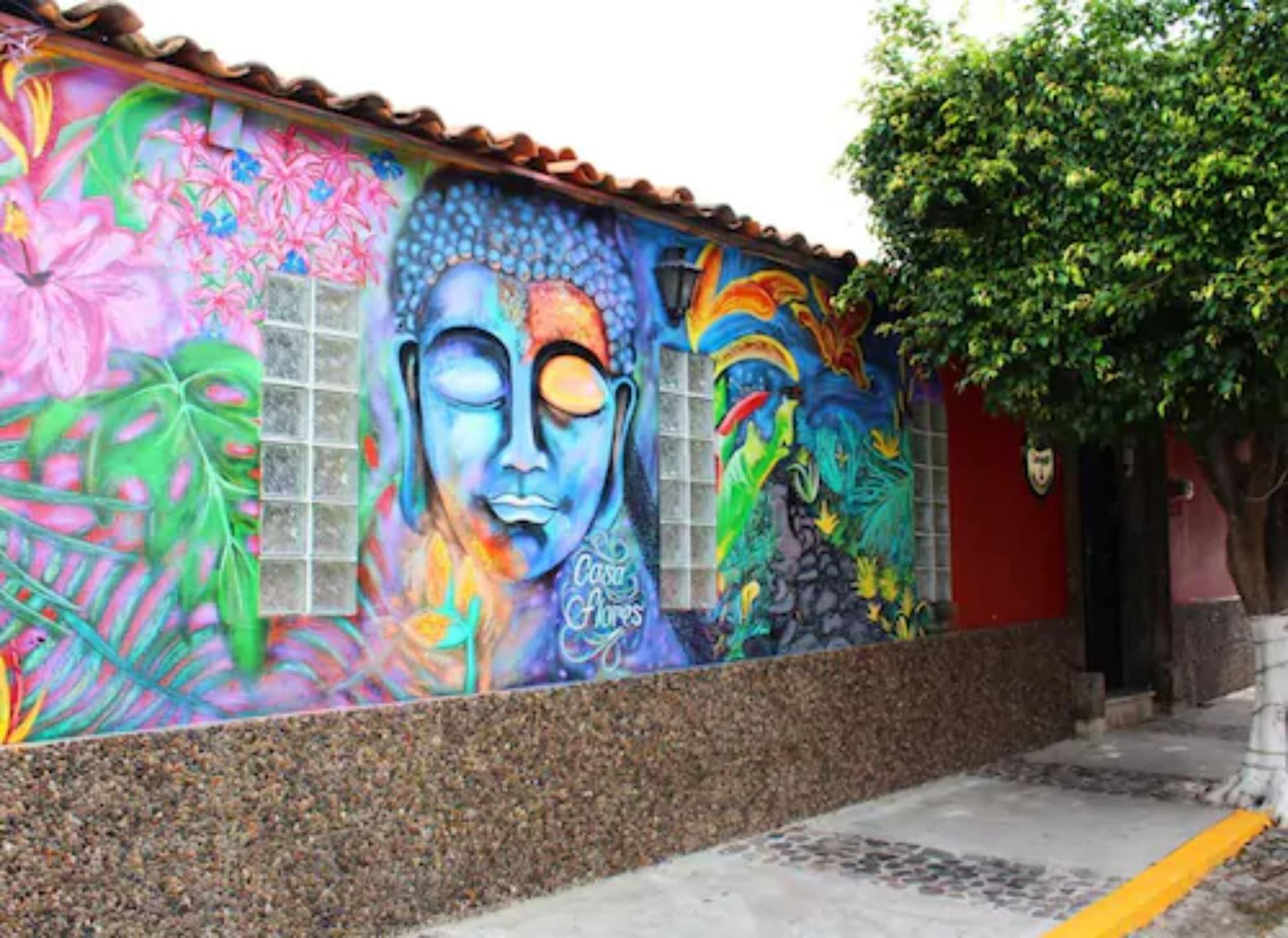 Varios Casa Flores Bed & Breakfast