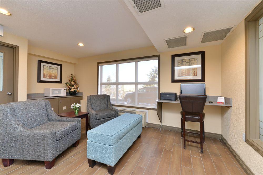 Vista Lobby Super 8 by Wyndham Calgary/Airport