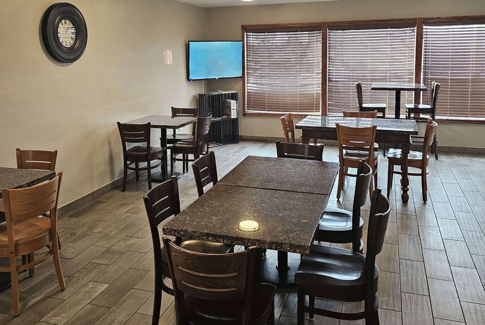 Restaurant AmericInn by Wyndham Baxter Brainerd