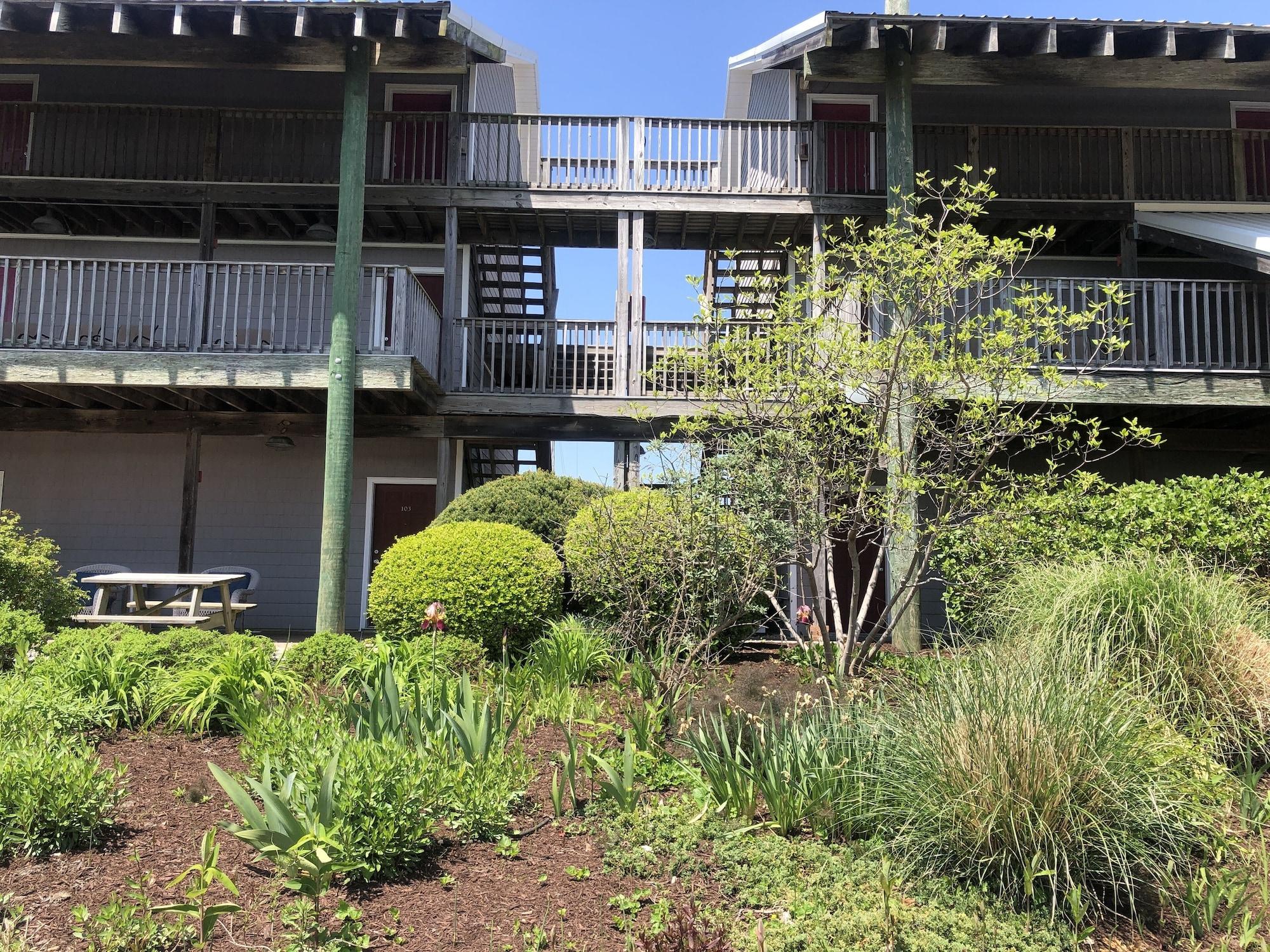 Vista Exterior Knapps Narrows Marina & Inn