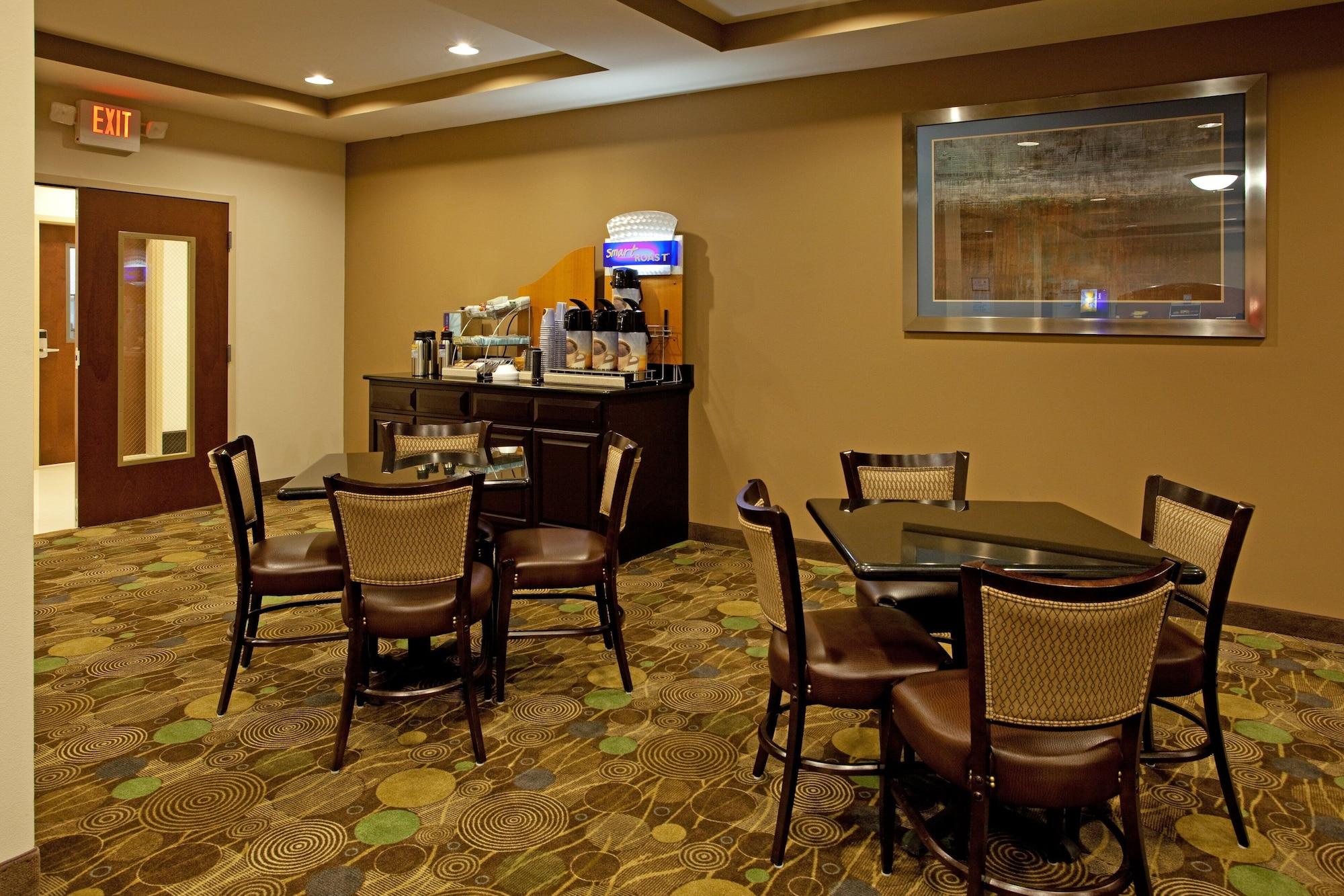 Restaurant Holiday Inn Express & Suites Hope Mills-Fayetteville Arpt by IHG