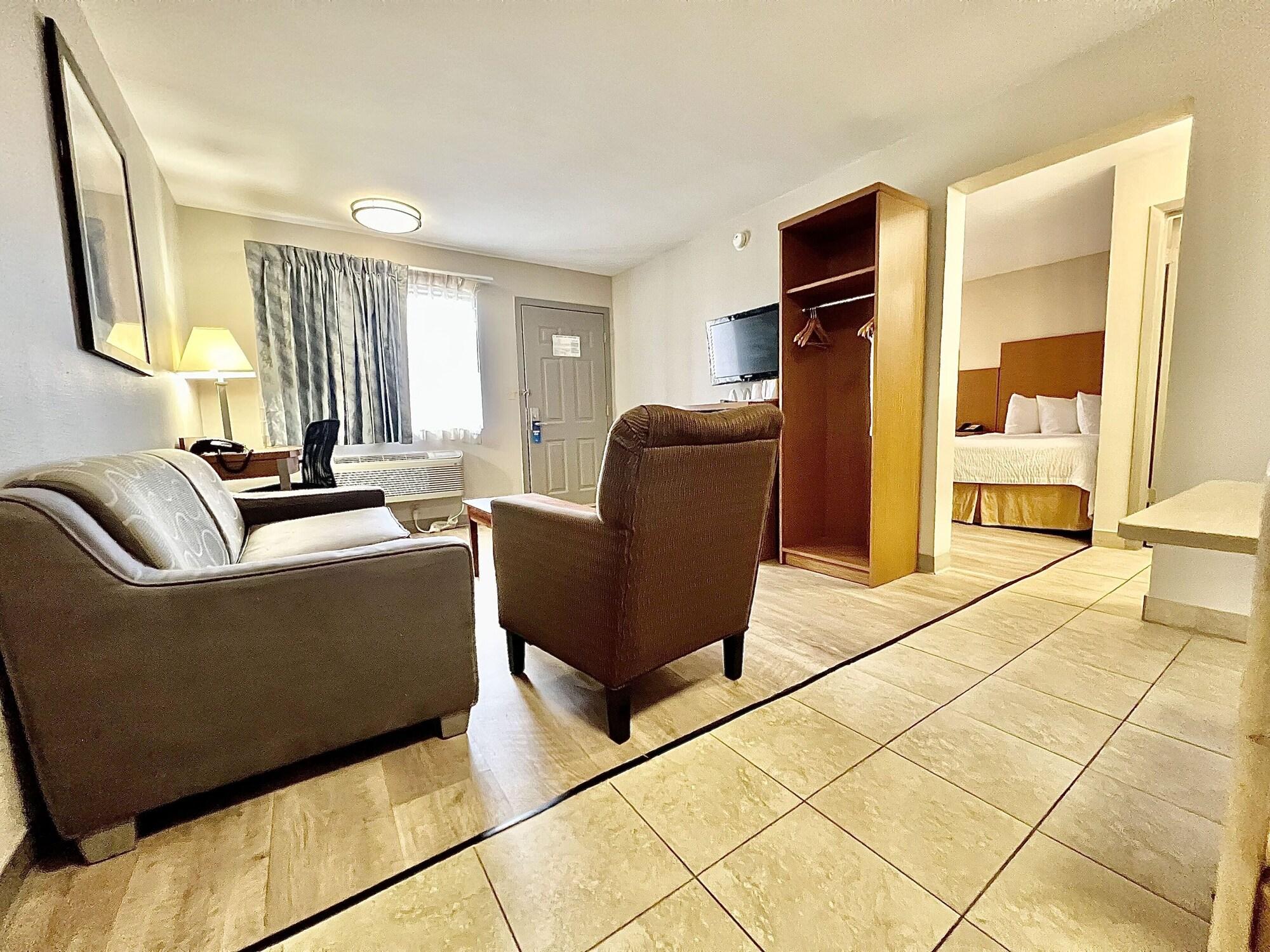 Comodidades del Alojamiento Days Inn & Suites by Wyndham Arlington Near Six Flags