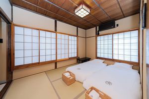 Alquiler Vacacional - Haku Yuukyu-no-Ten Japanese Style Residence/ Rarely available due to Tokyo's cold winters/ Rarely available due to Tokyo's cold winters/ In the heart of Shinjuku/ 4 minute walk from East Shinjuku Station/ Max 7 people/ Newly renovated/ Family friendly