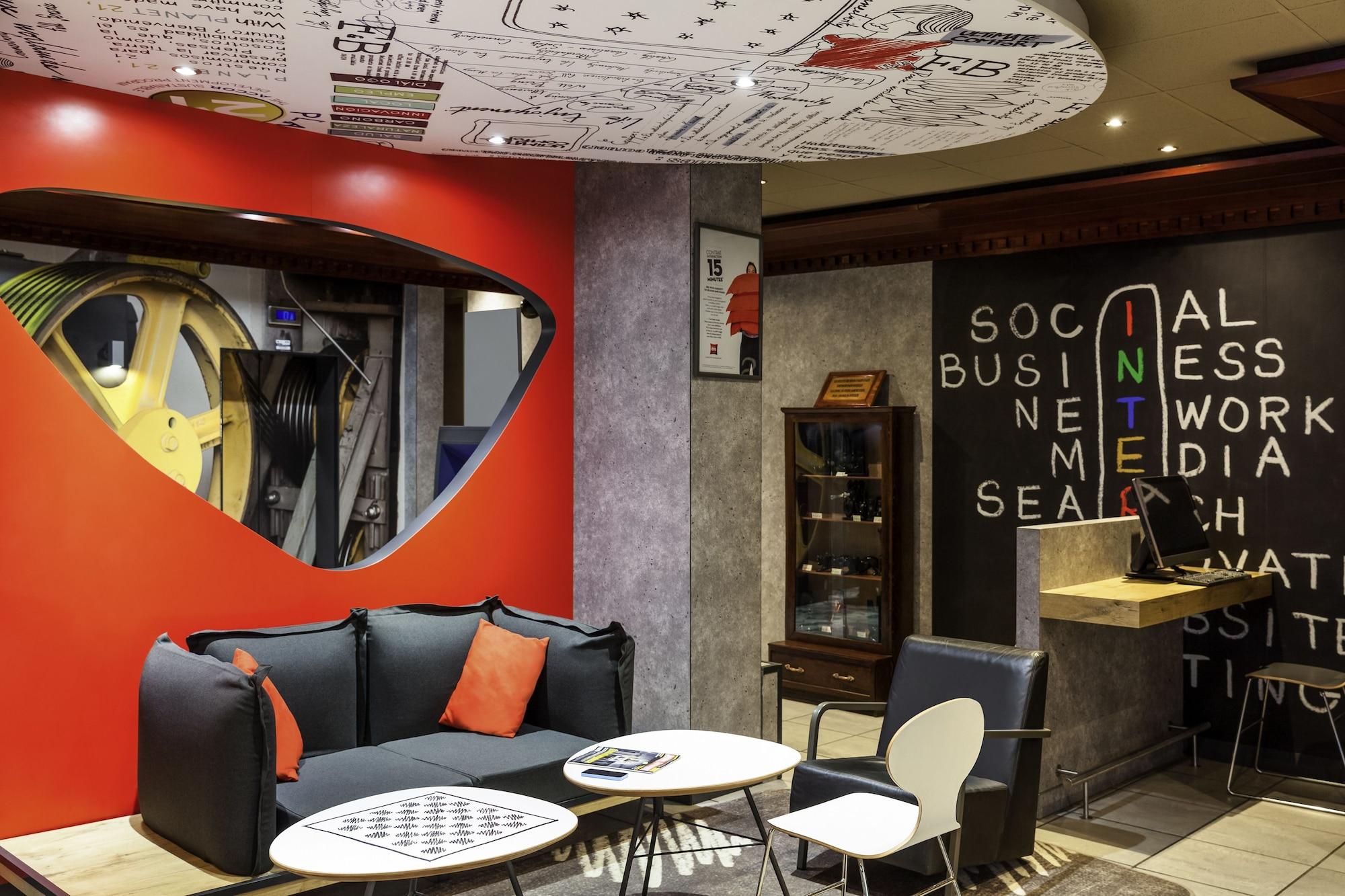 Vista Lobby ibis Douala