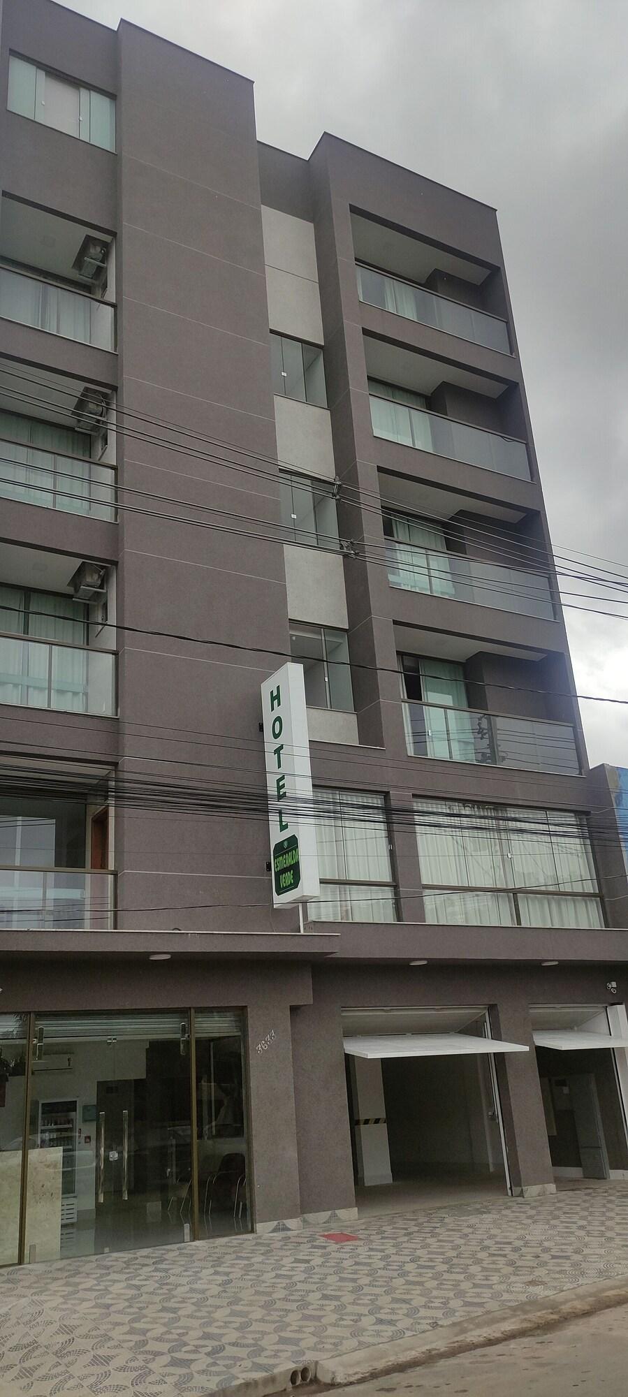 Vista Exterior Hotel Esmeralda Verde