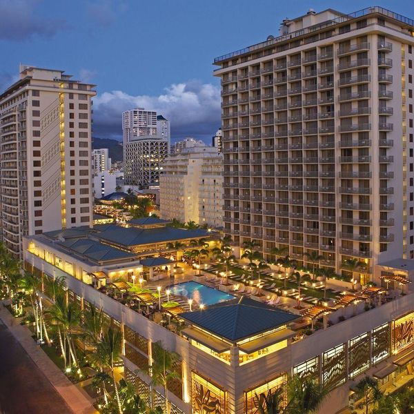 Embassy Suites Hotel – Waikiki Beach Walk