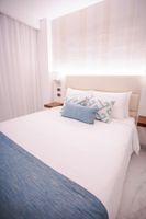 Alquiler Vacacional - Pool Front 2-bedroom Condo on 1st-floor in pleasant Punta Cana with Wi-Fi & AC