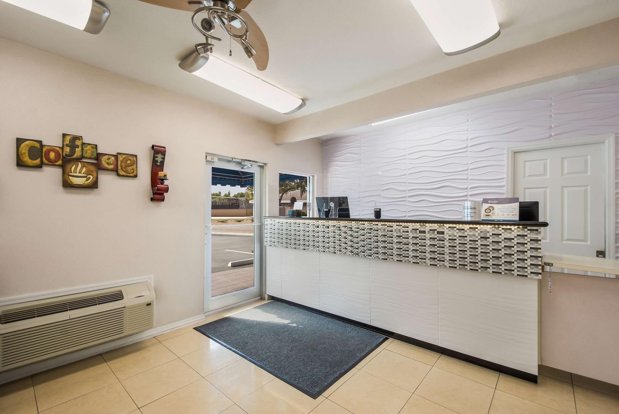 Vista Lobby SureStay Hotel by Best Western Sarasota Lido Beach