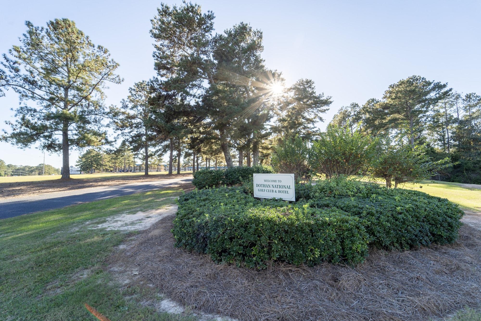 Vista Exterior Dothan National Golf Club and Hotel