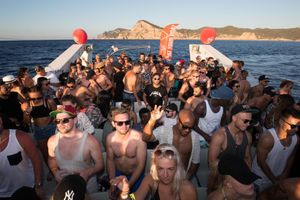 Actividad - Ibiza Sunset Experience - Fiesta Crucero al Atardecer desde el puerto de San Antonio