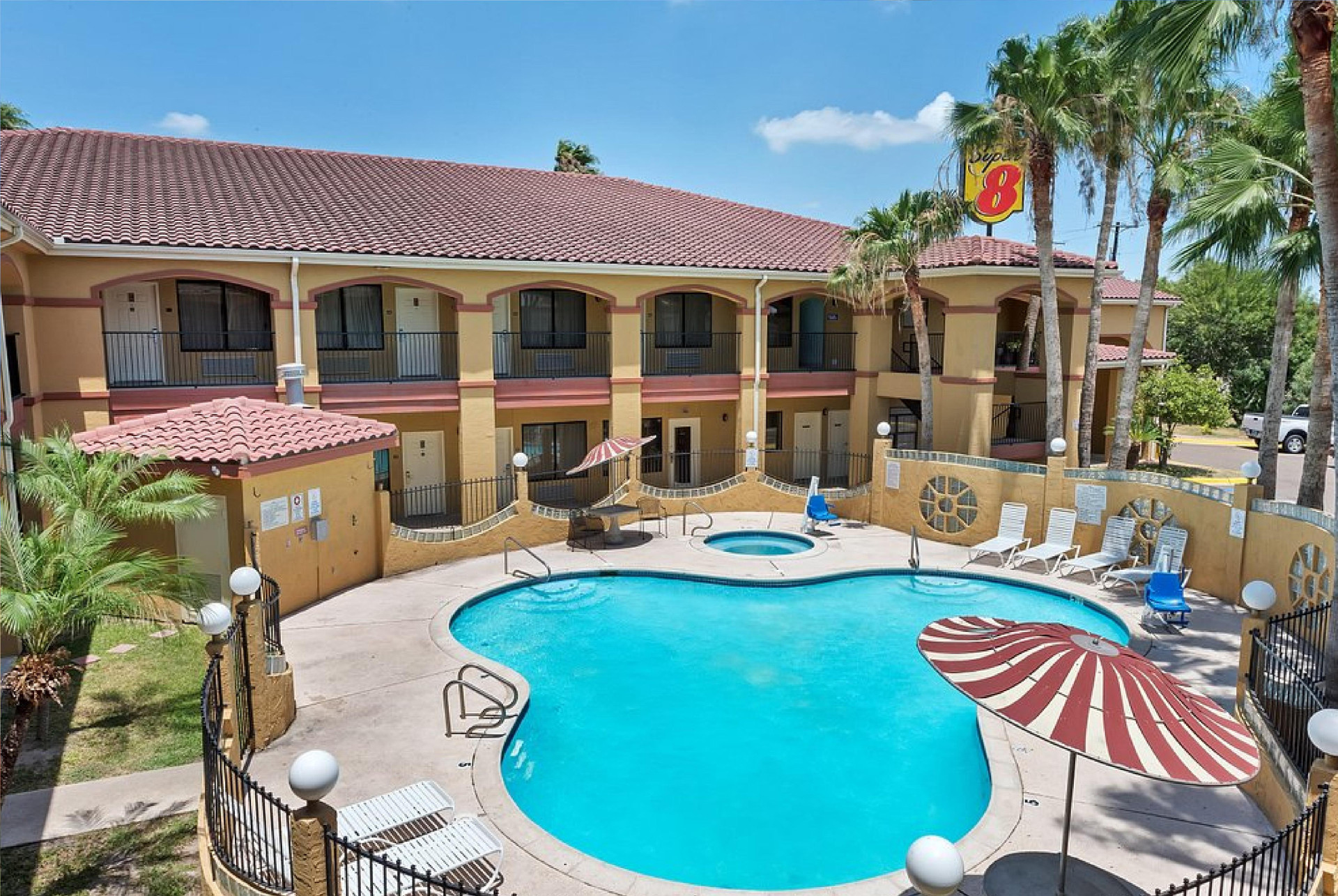 Vista Exterior Super 8 by Wyndham Weslaco