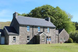Alojamiento - On a private hill farm estate. Set in stunning scenery close to the coast.