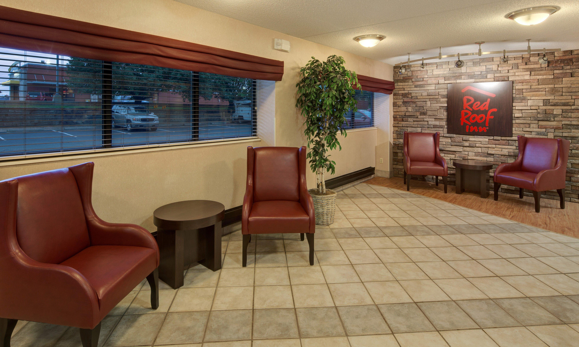 Vista Lobby Red Roof Inn Detroit-Rochester Hills/Auburn Hills