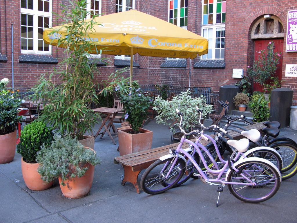 Vista Exterior Three Little Pigs Hostel Berlin
