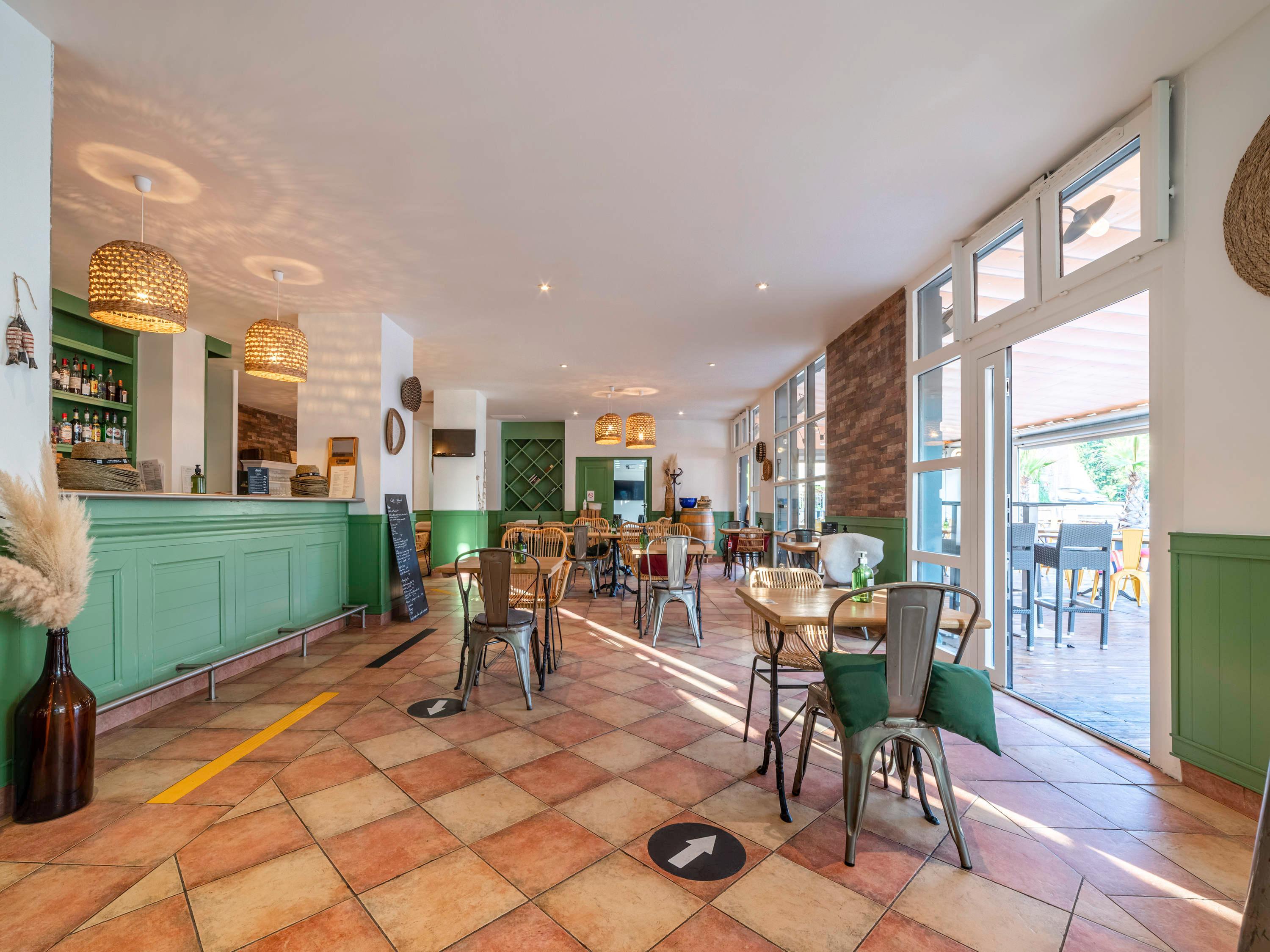 Bar/Salón ibis Montpellier Centre  Polygone