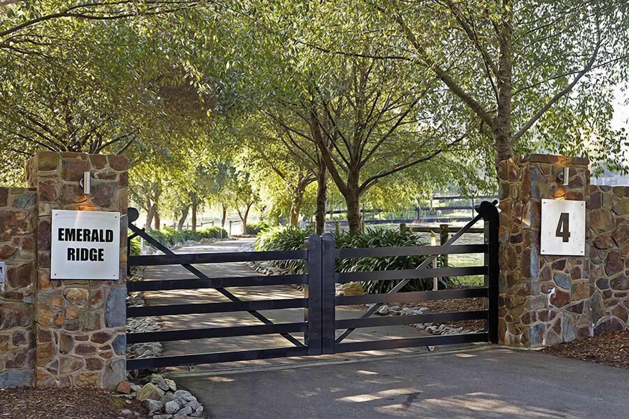 Vista Exterior Emerald Ridge