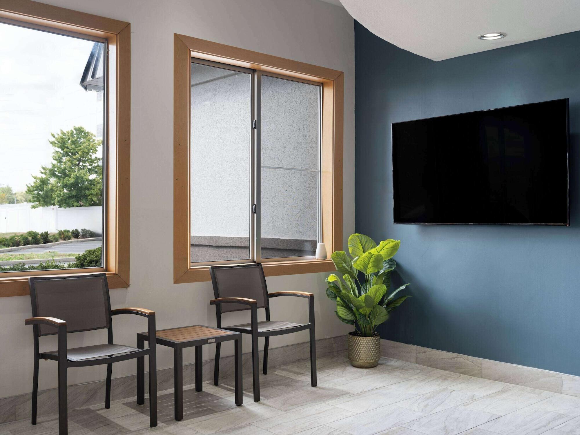 Vista Lobby Baymont by Wyndham Indianapolis East