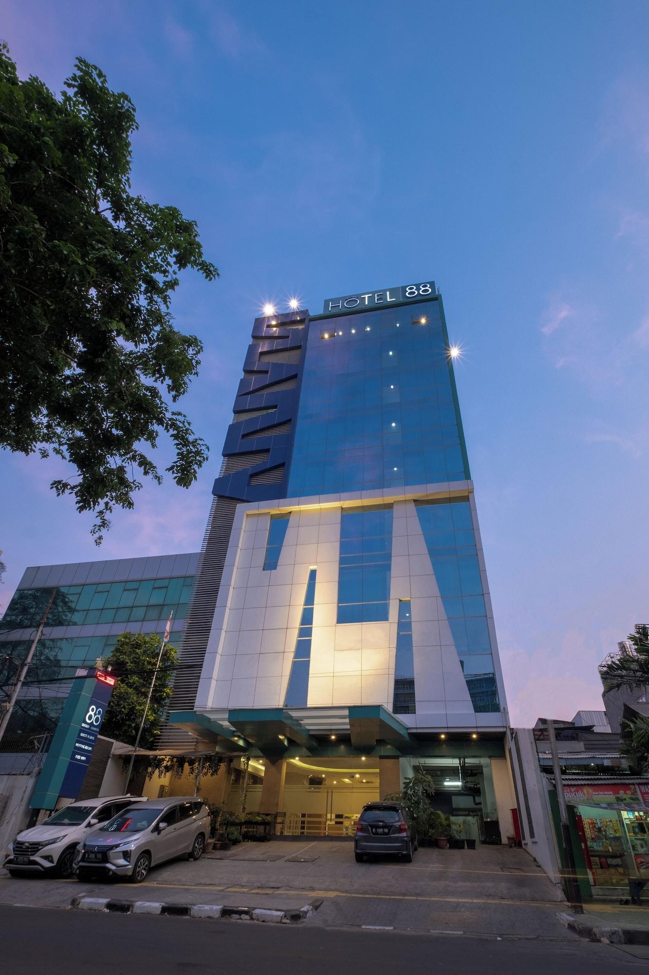 Varios Hotel 88 Grogol by WH