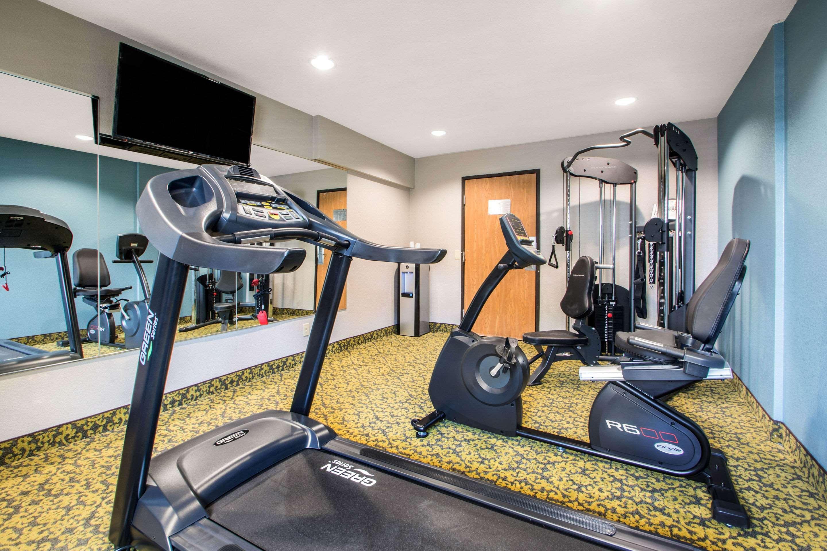 Gimnasio Quality Inn Madison West Near University Area