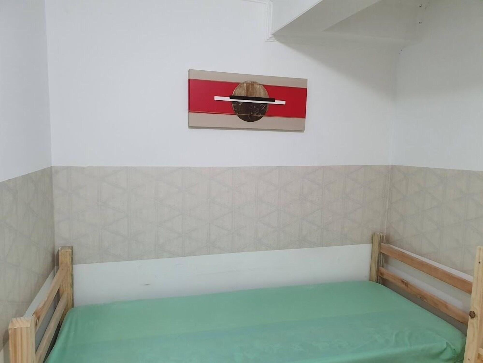 Varios WR7 Hostel