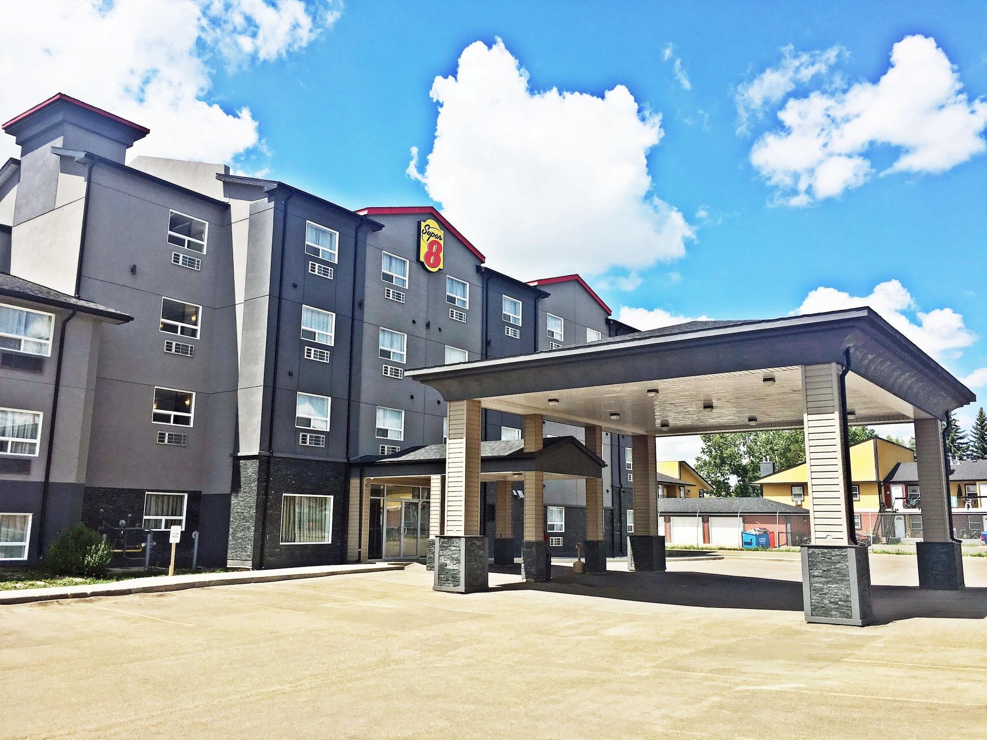 Varios Super 8 by Wyndham Regina