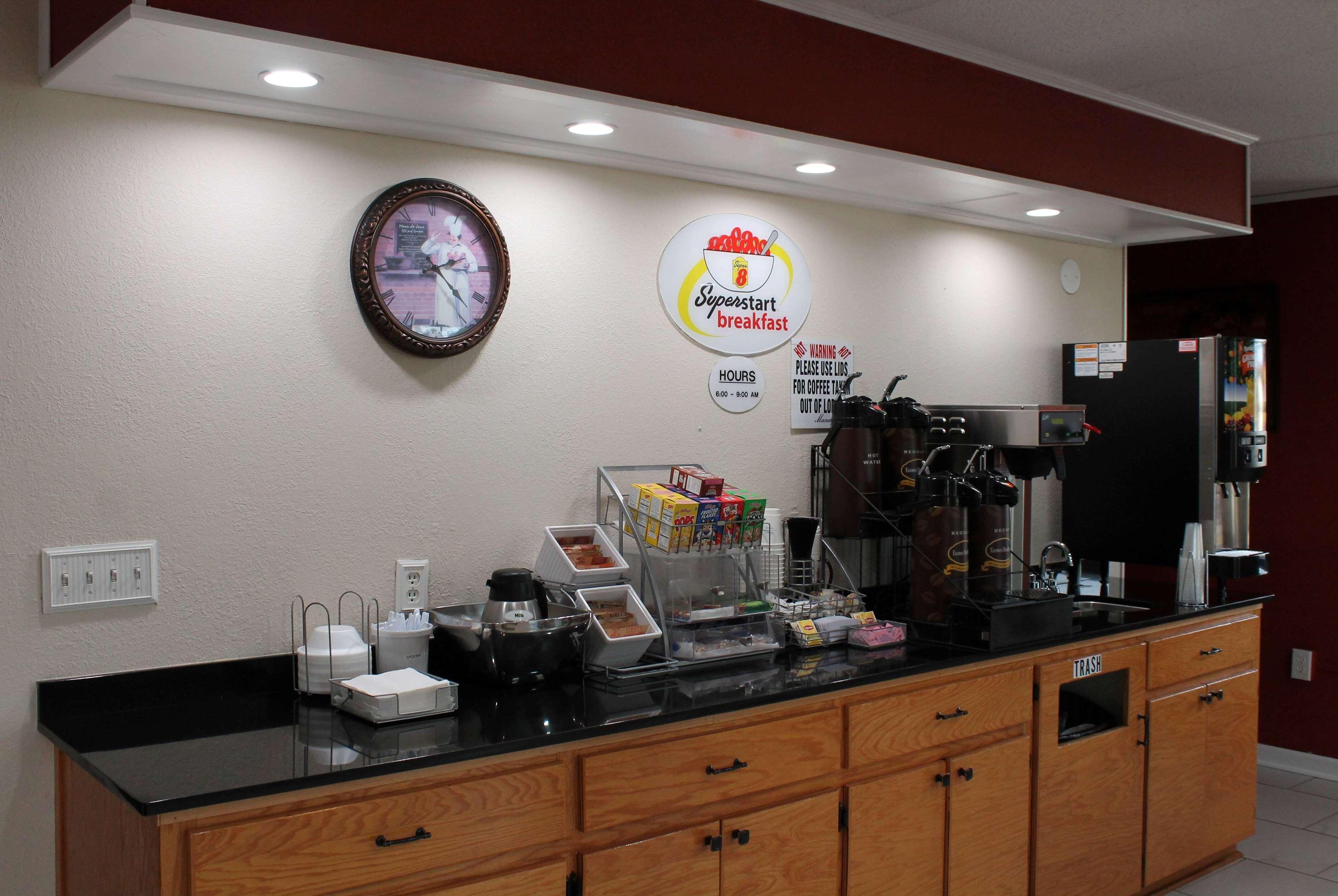 Restaurant Super 8 by Wyndham Dothan