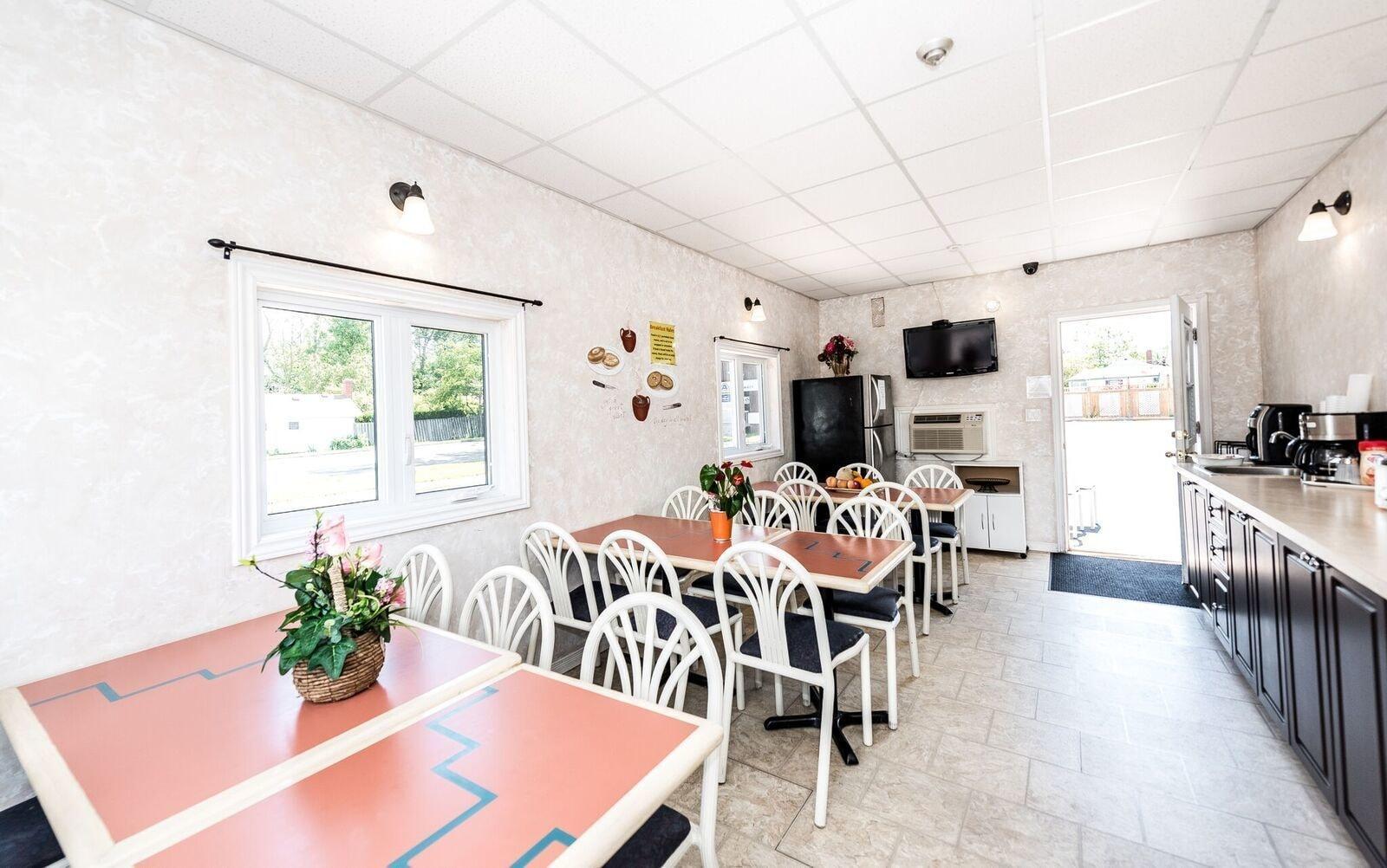 Vista Lobby Niagara Parkway Court Motel