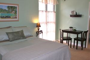 Alquiler Vacacional - ~Waikiki~ LOWEST RATES IN AREA ~ Studio ~ Fully Furn ~ Blocks to Beach ~