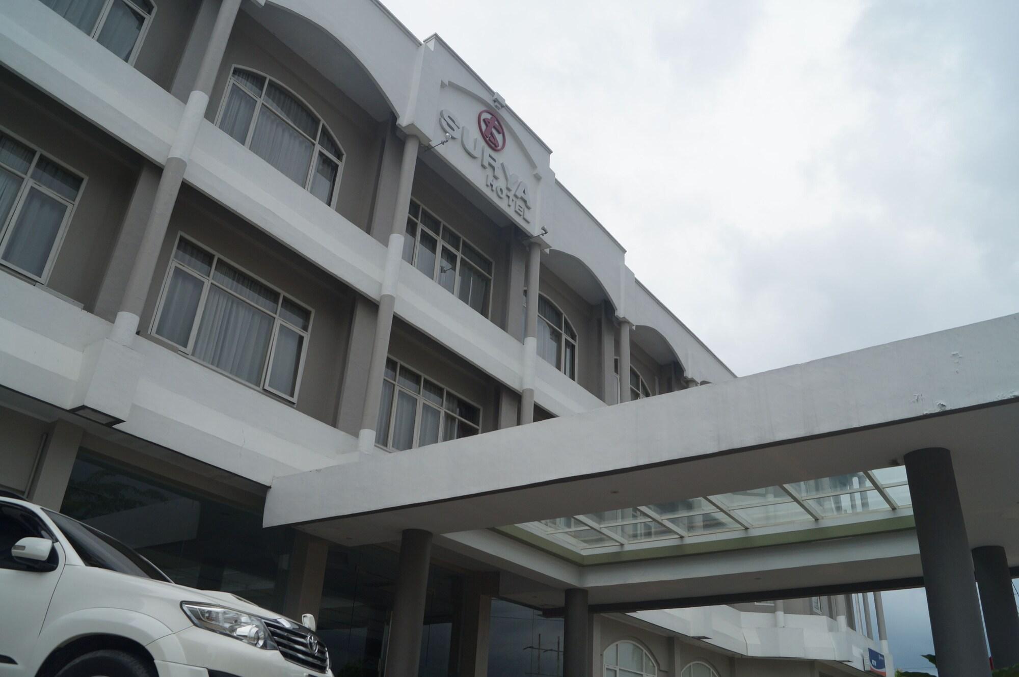 Vista Exterior Surya Hotel Duri