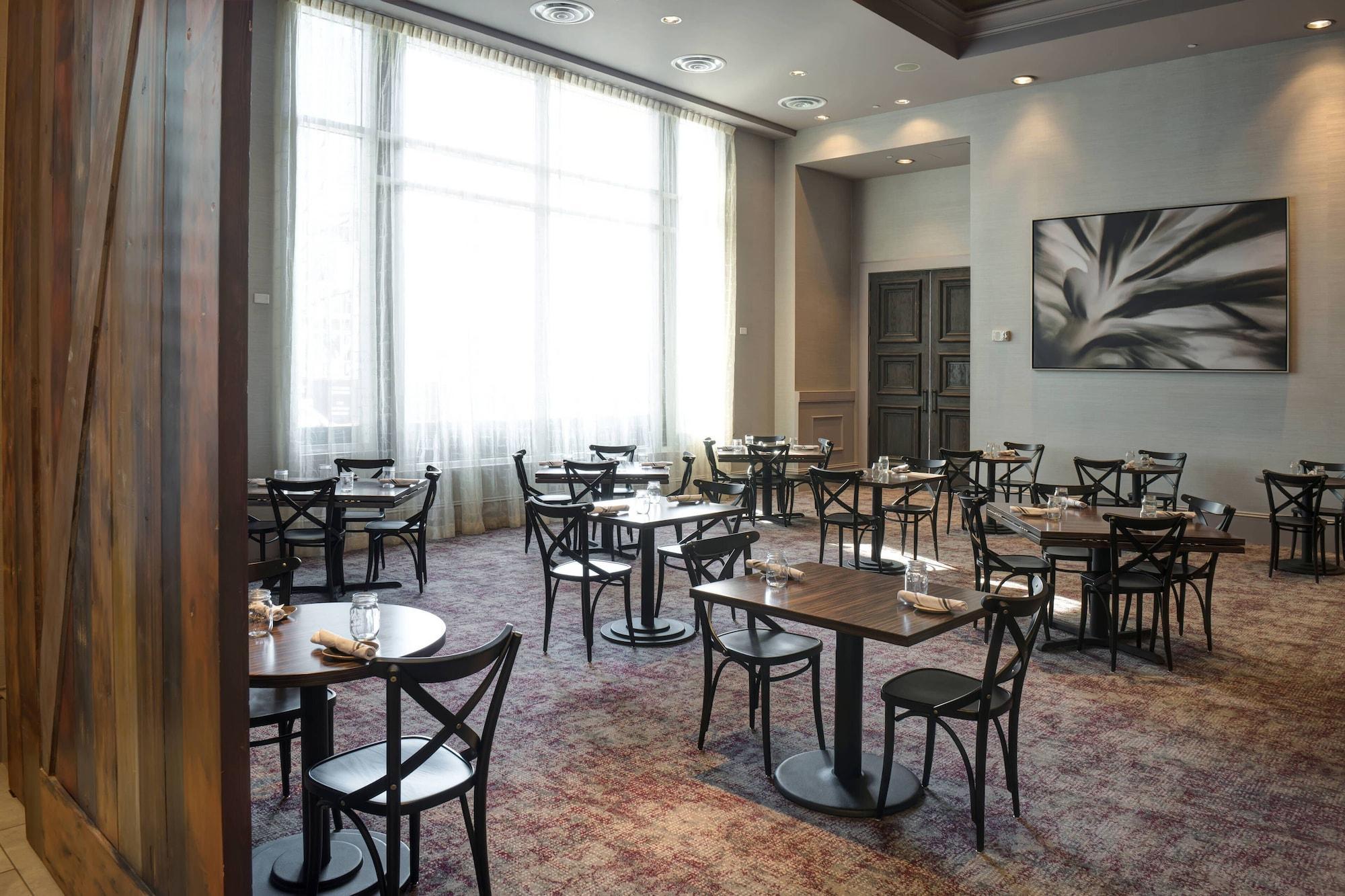 Bar/Salón Raleigh Marriott City Center