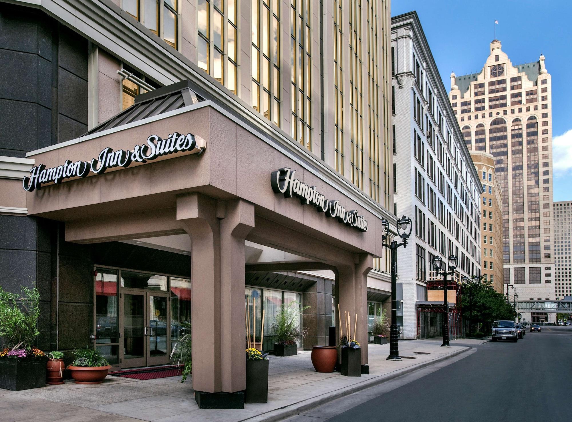 Vista Exterior Hampton Inn & Suites Milwaukee Downtown
