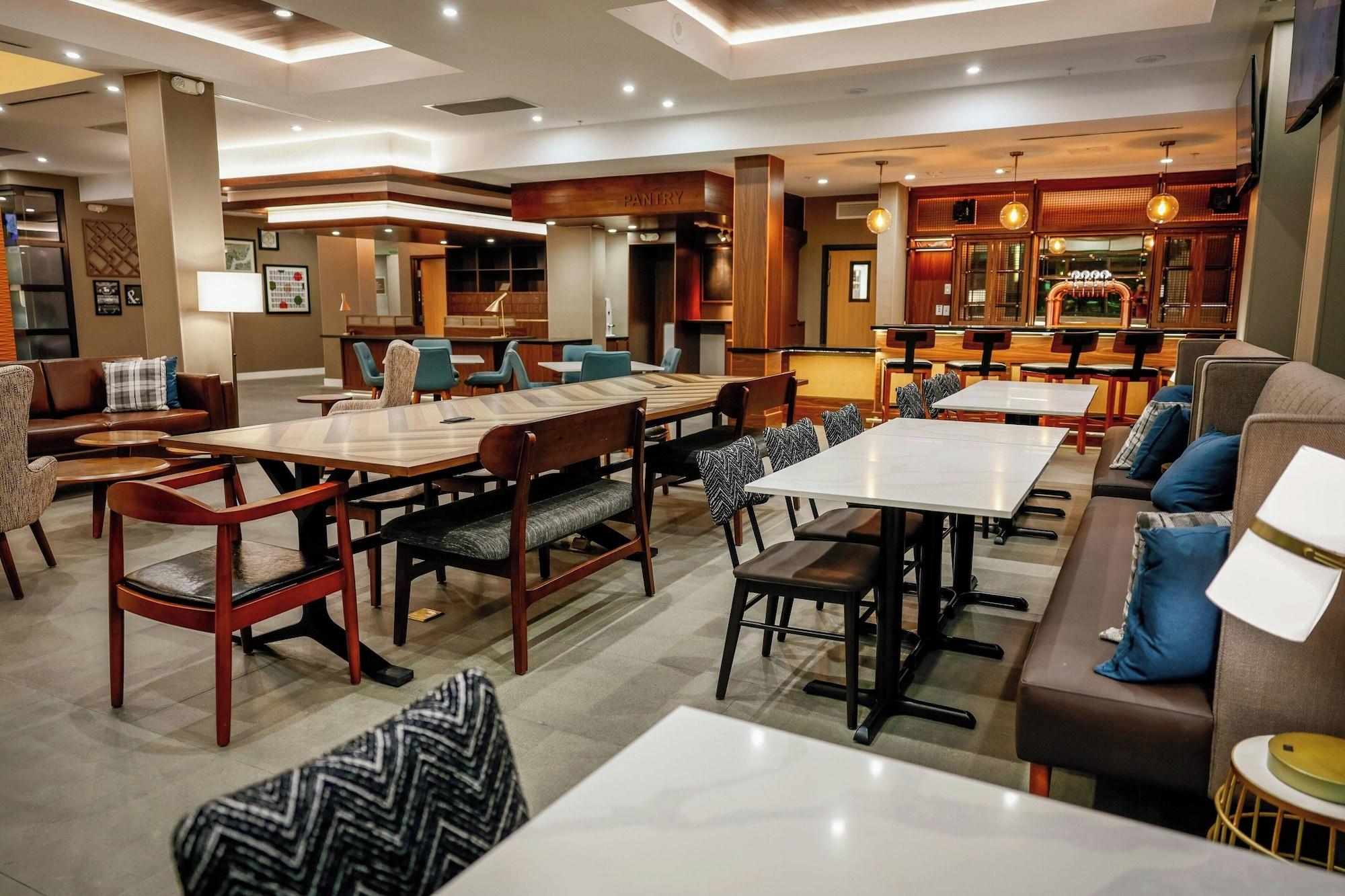 Bar/Salón Four Points BY Sheraton Austin Airport
