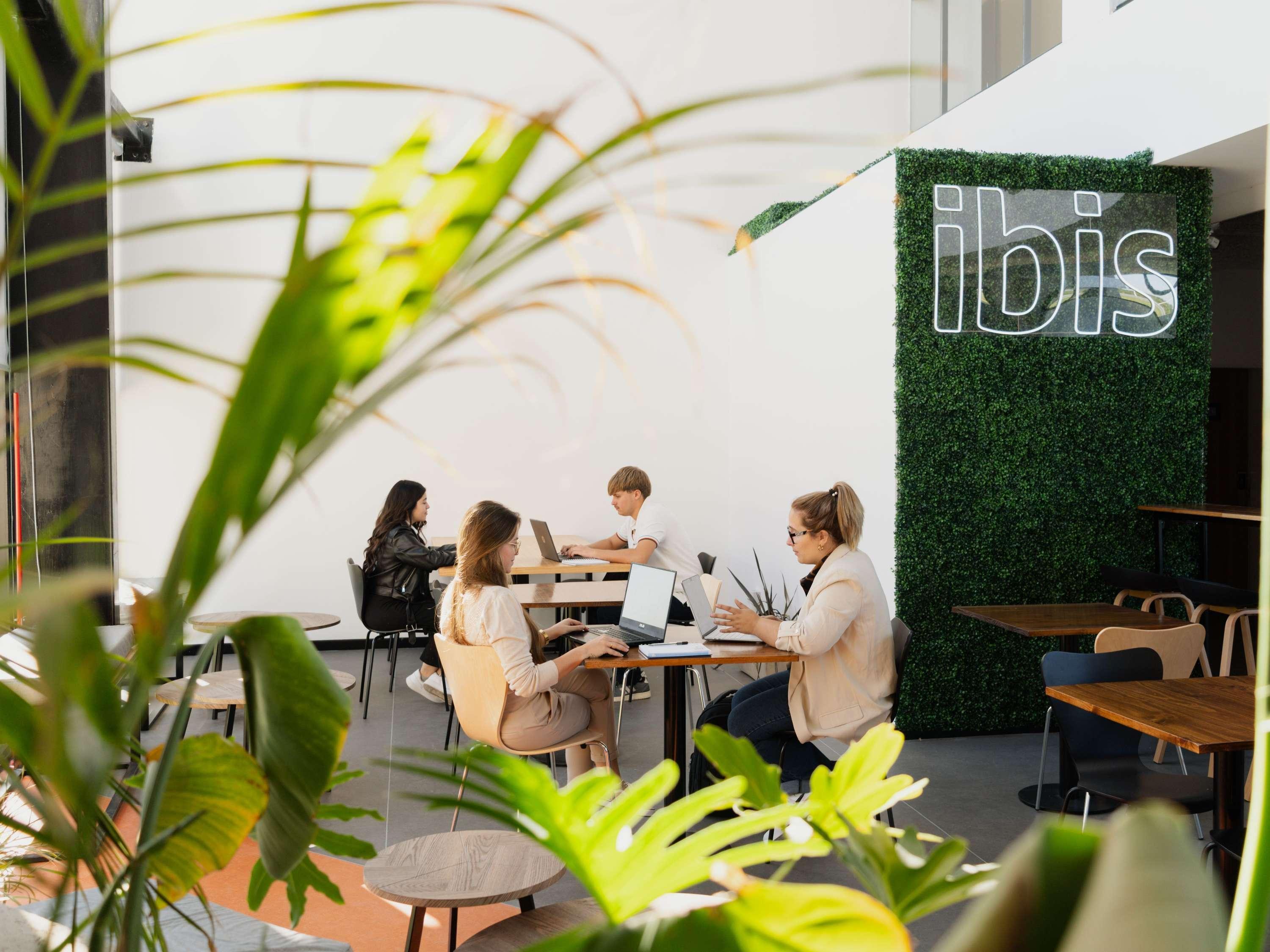 Vista Exterior ibis Puerto General San Martin