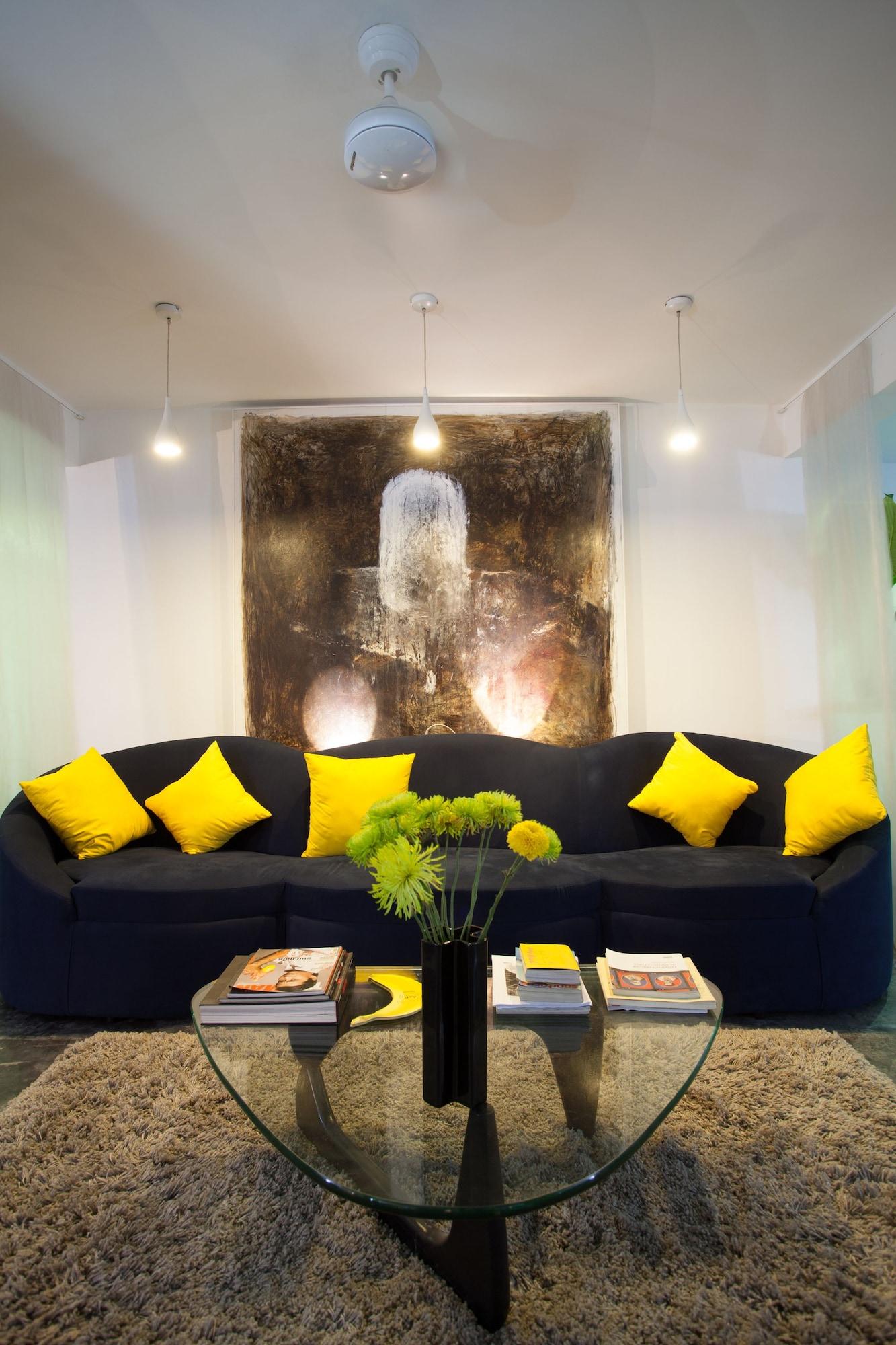 Vista Lobby Arthur&Paul - Caters to Men