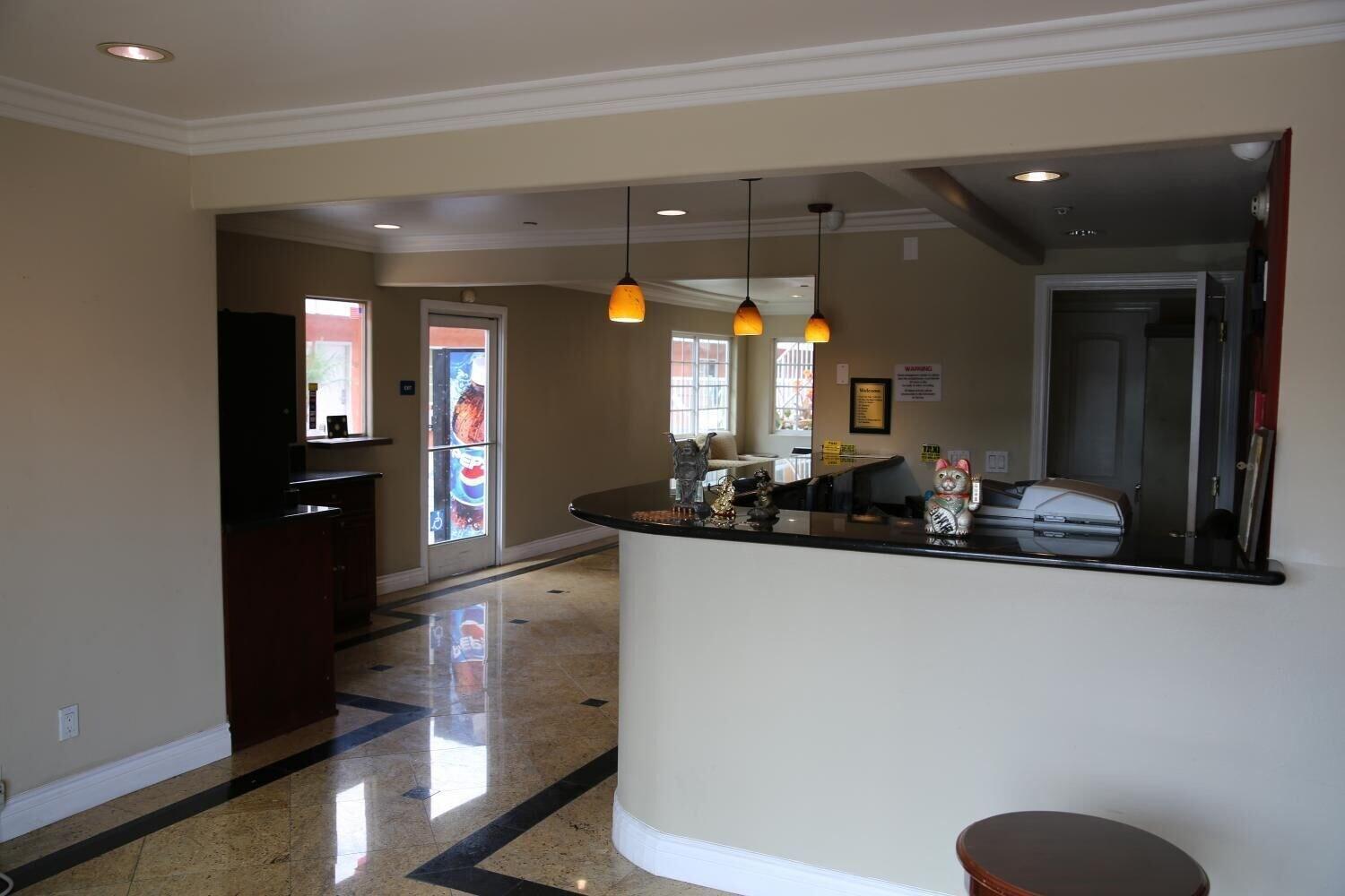 Vista Lobby Chateau Inn and Suites