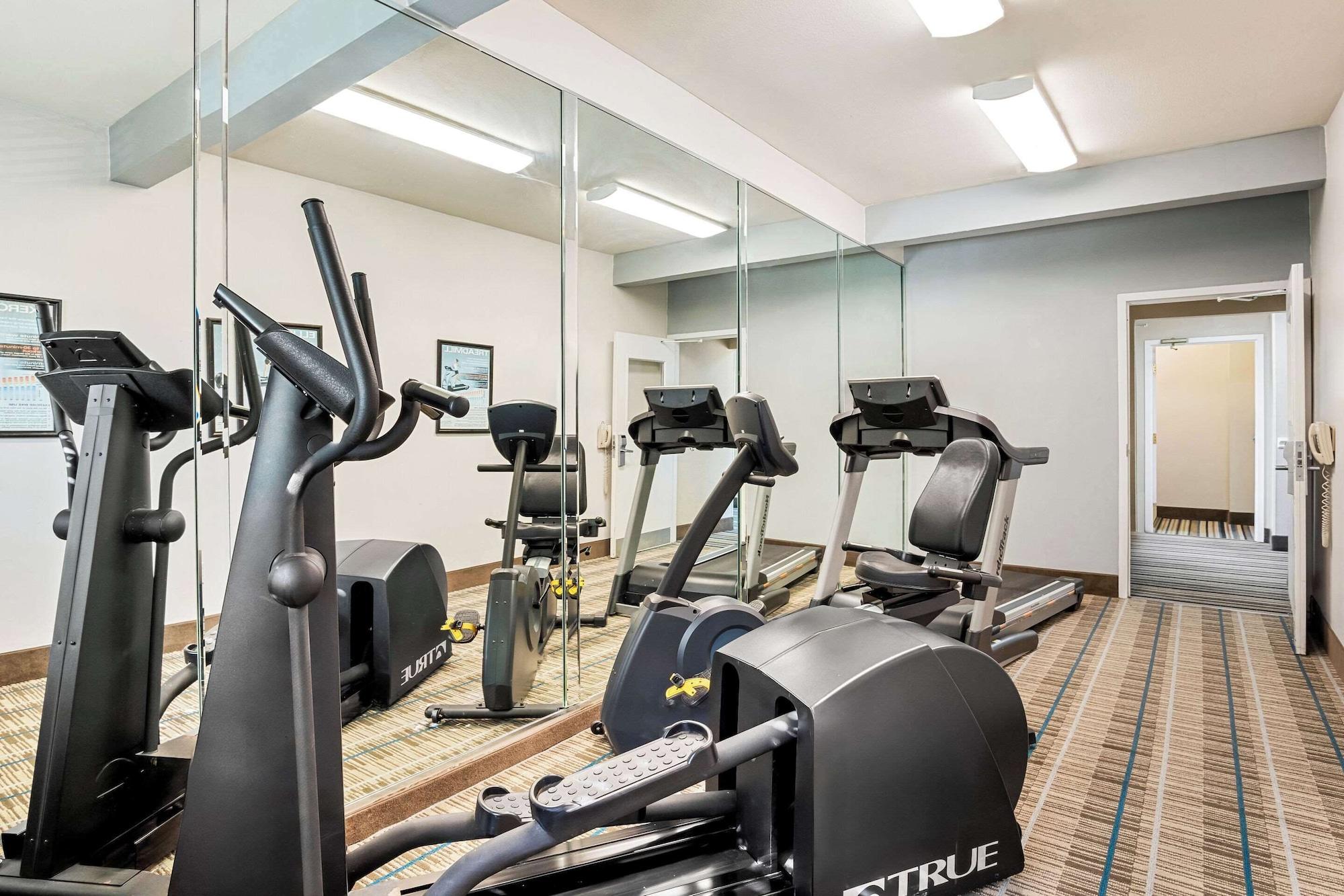 Gimnasio MainStay Suites Addison-Dallas