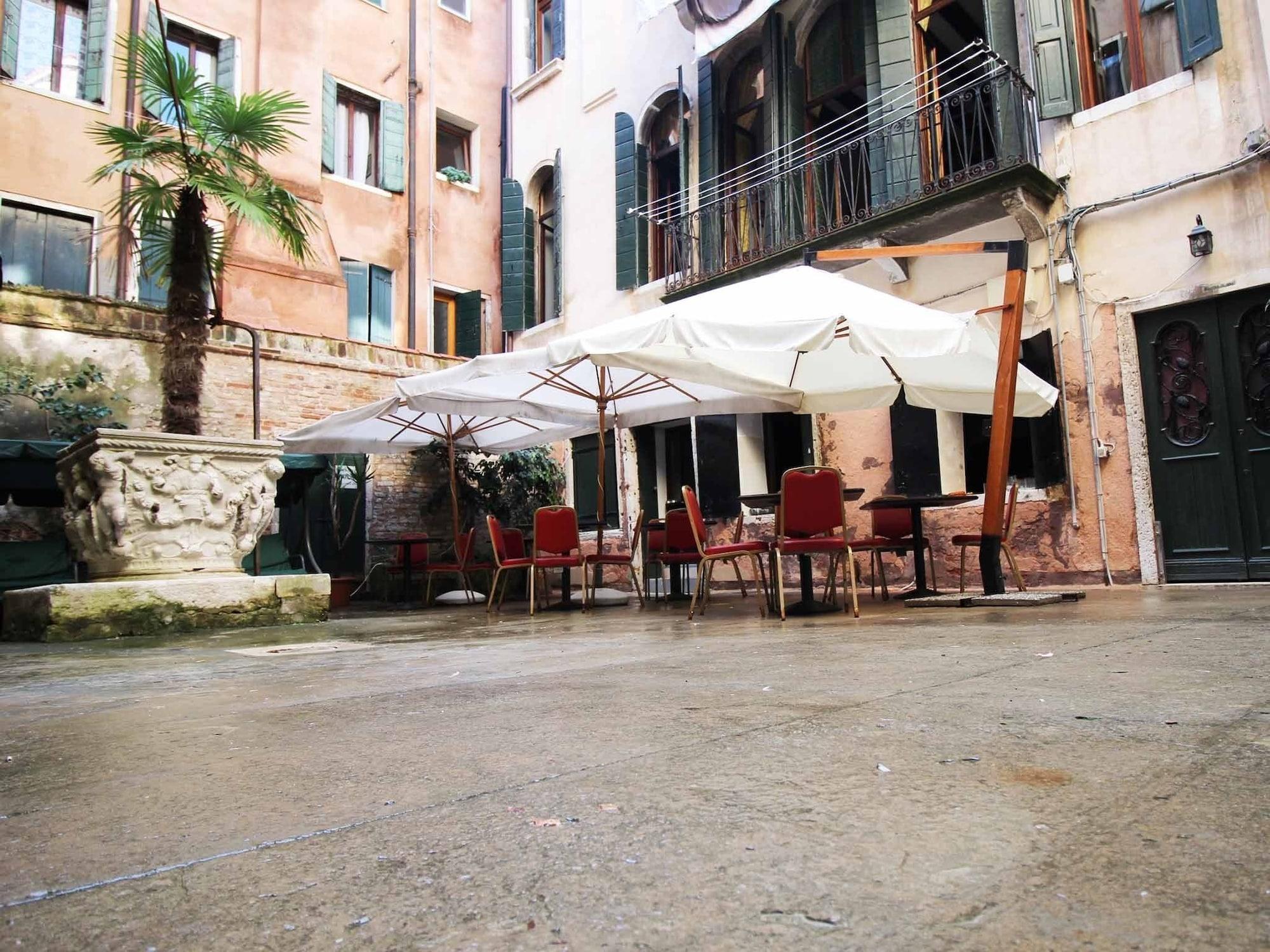 Estacionamiento Residenza Della Spada