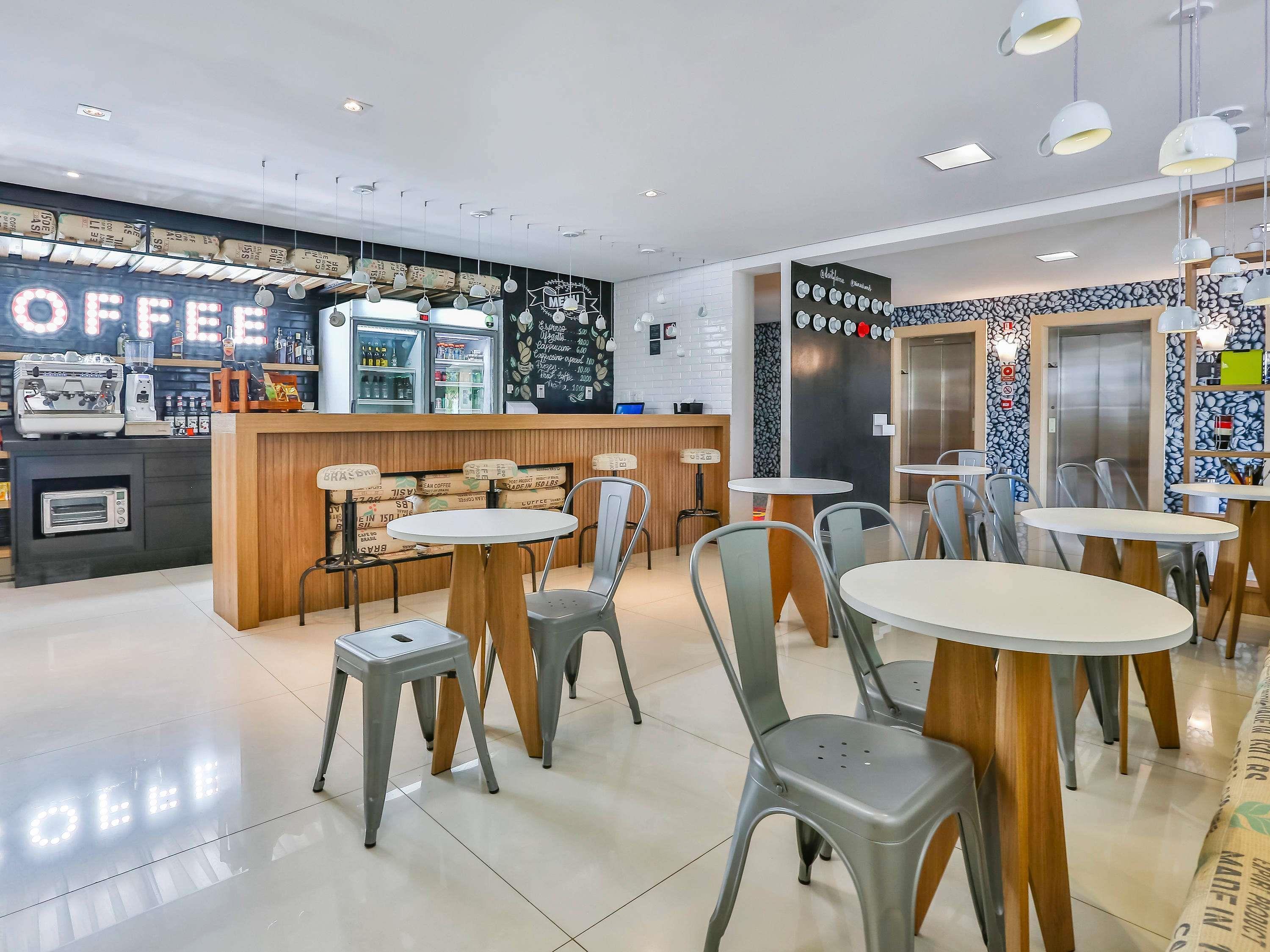 Bar/Salón Ibis Styles Vitoria Da Conquista