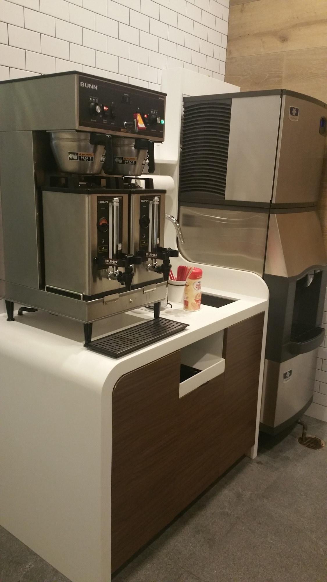 Bar/Salón NobleDEN Hotel