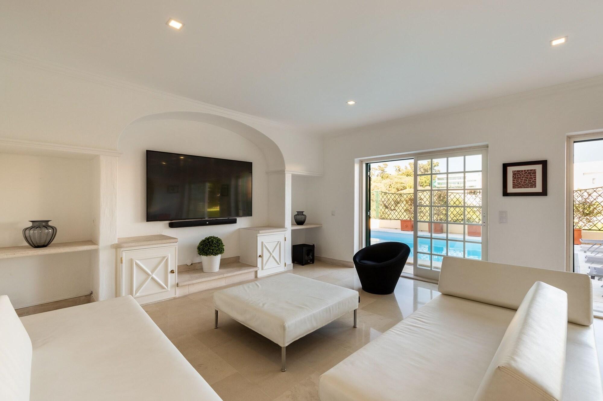 Vista Lobby Estoril Luxury Suites & Spa