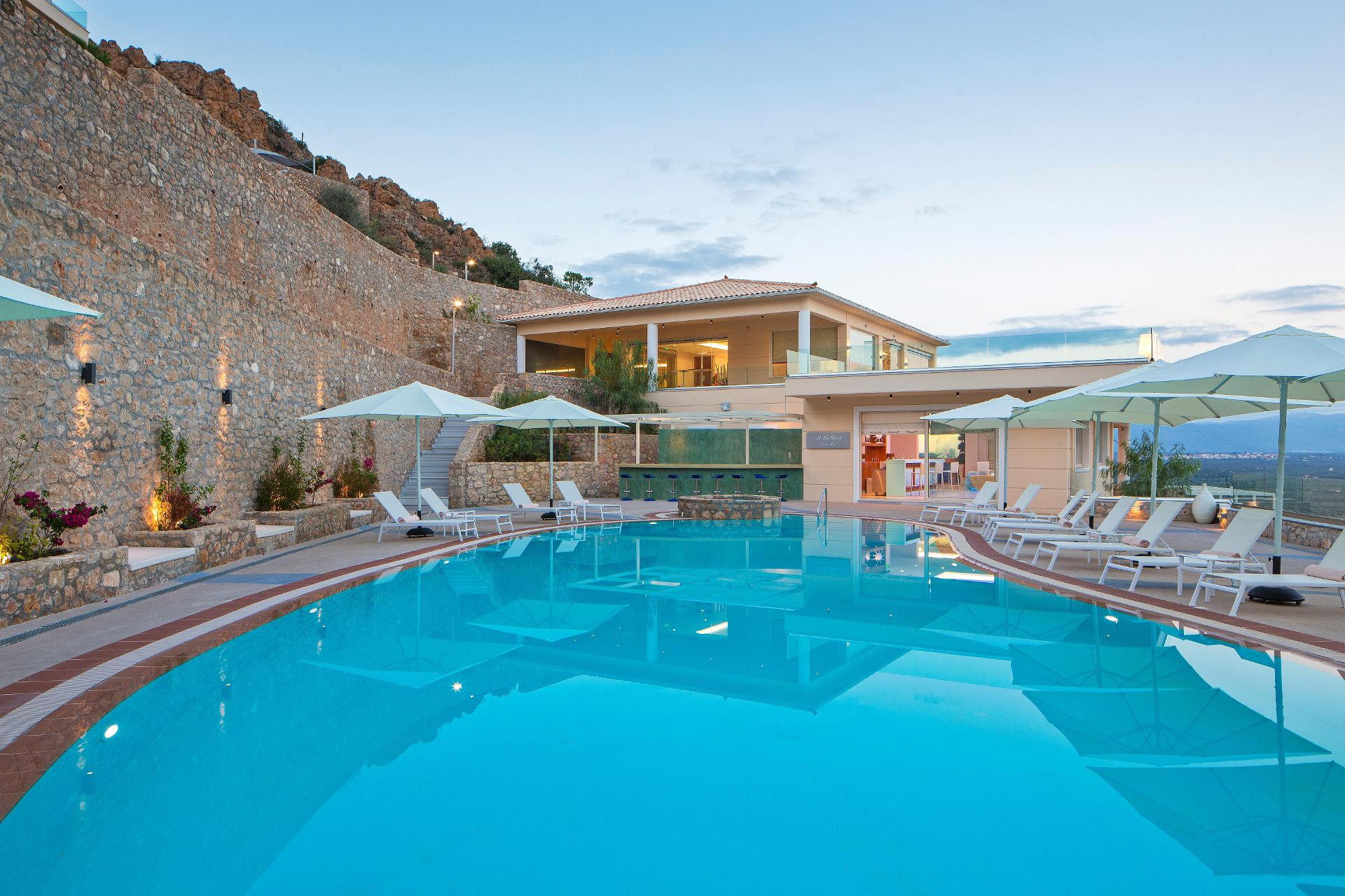 Vista Exterior Princess Kyniska Suites