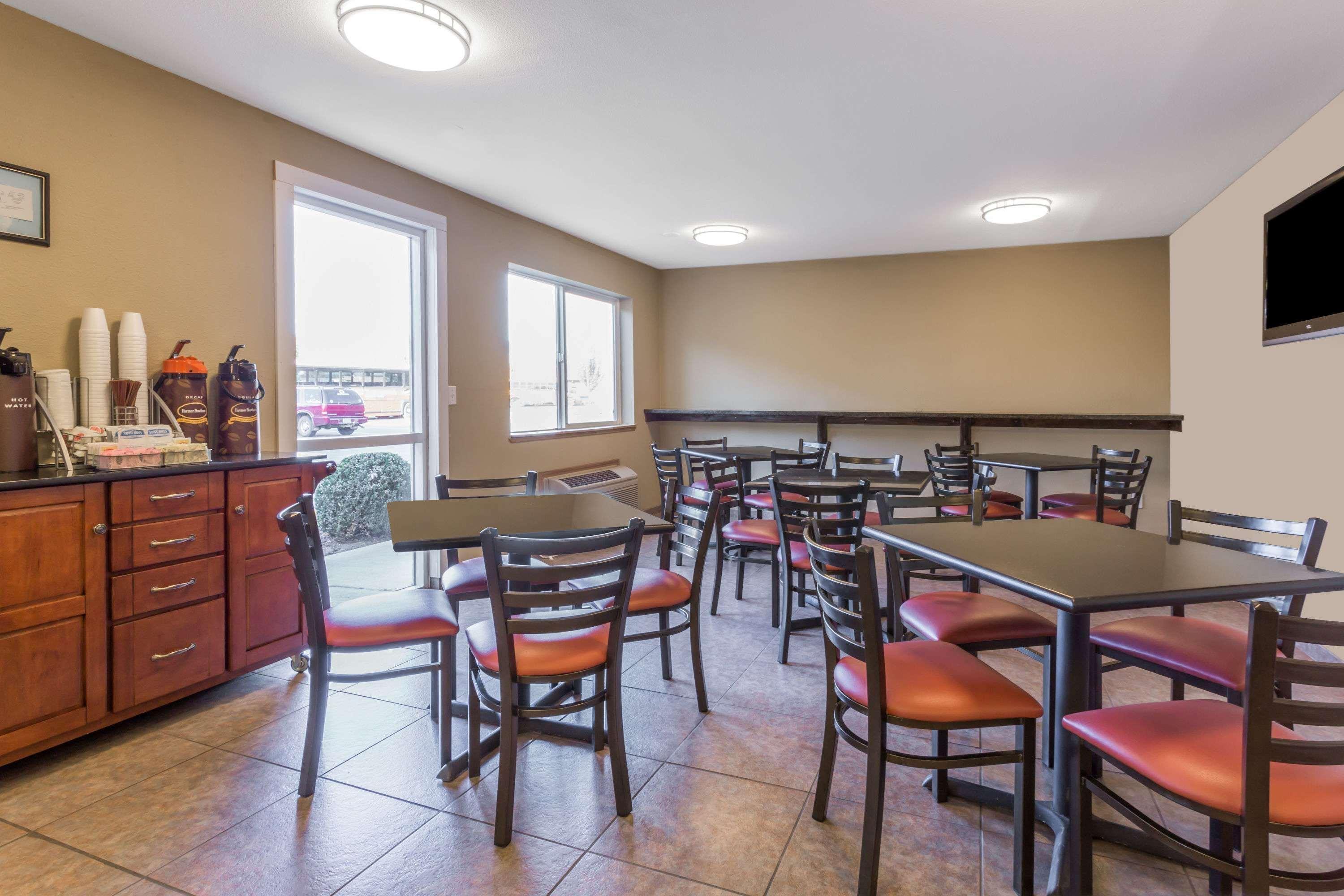 Restaurant Super 8 by Wyndham LaGrande