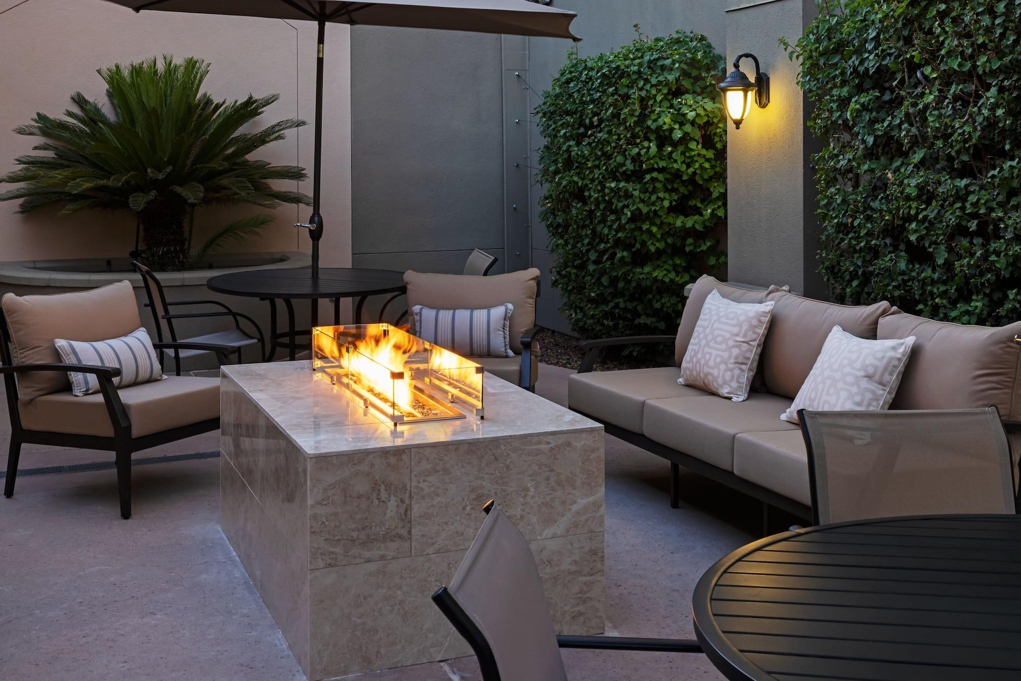 Vista Exterior Courtyard by Marriott Baldwin Park