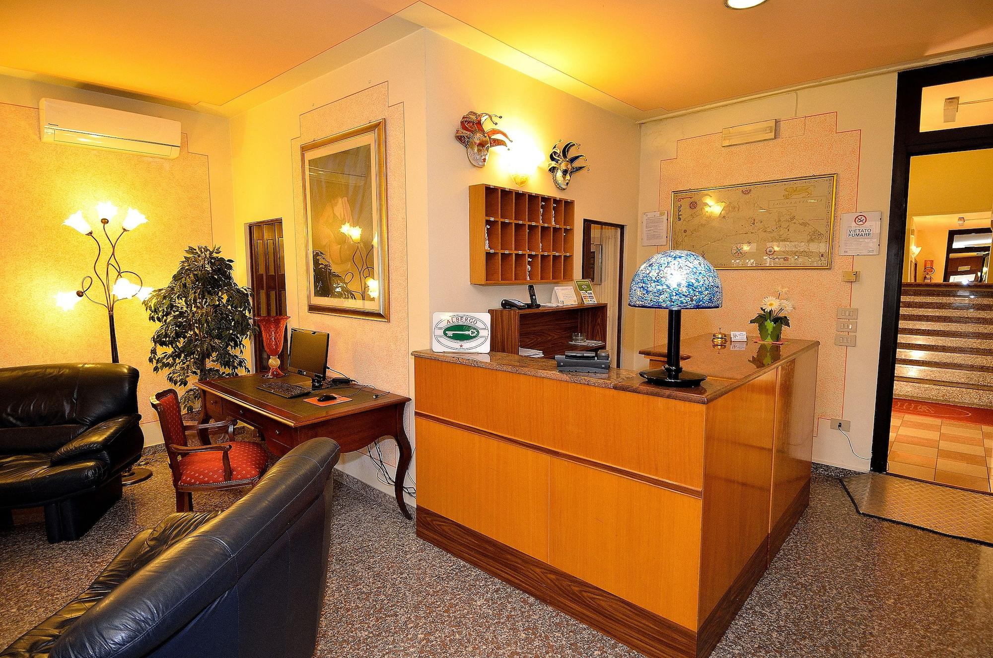 Vista Lobby Hotel Amba Alagi