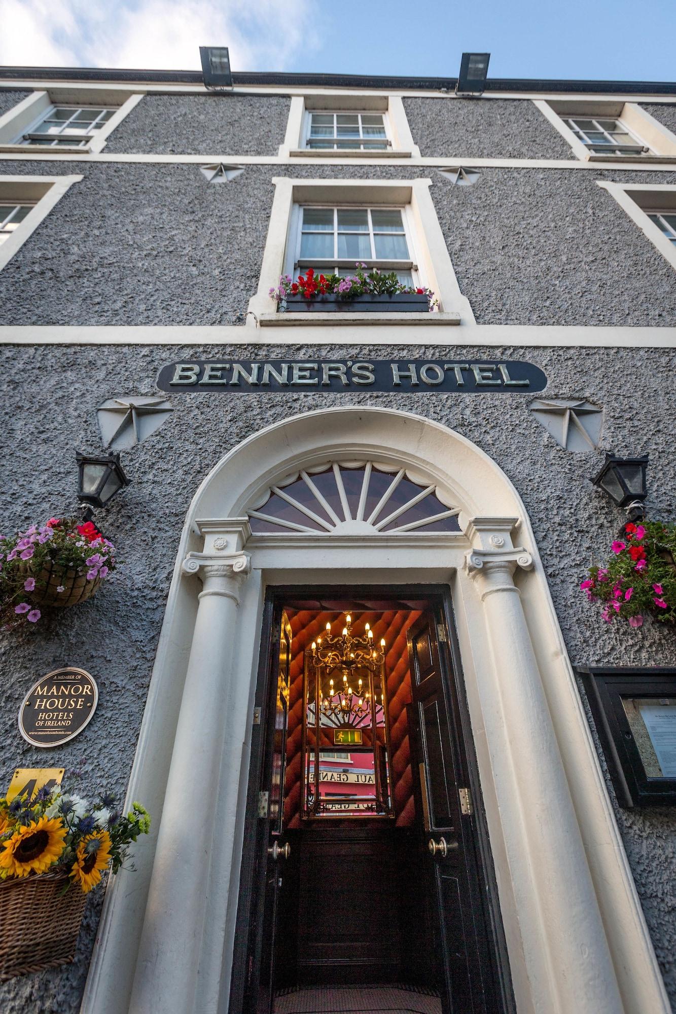 Vista Exterior Dingle Benners Hotel