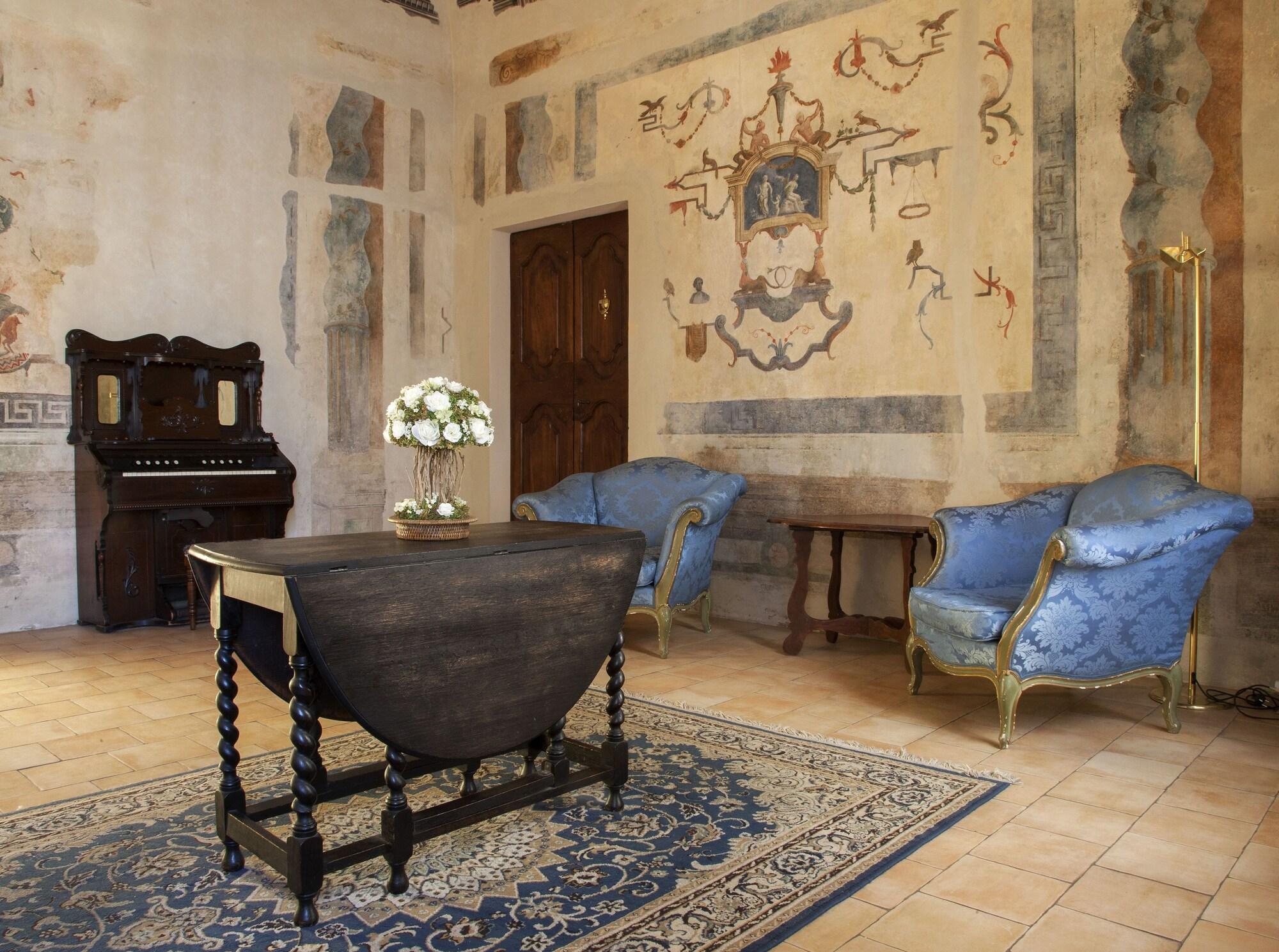 Varios Palazzo Guiderocchi