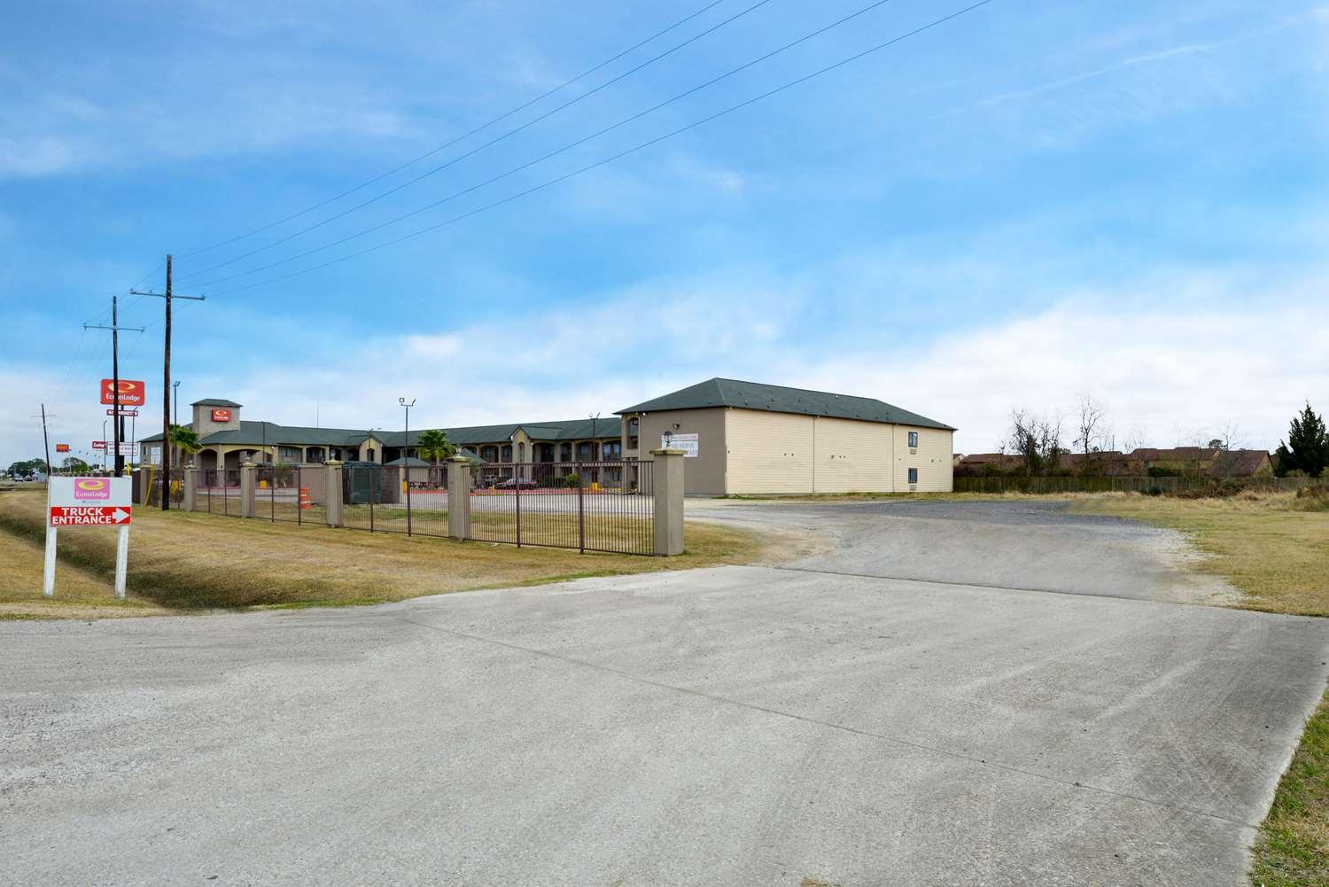 Vista Exterior Econo Lodge Inn & Suites Port Arthur near Sabine Pass