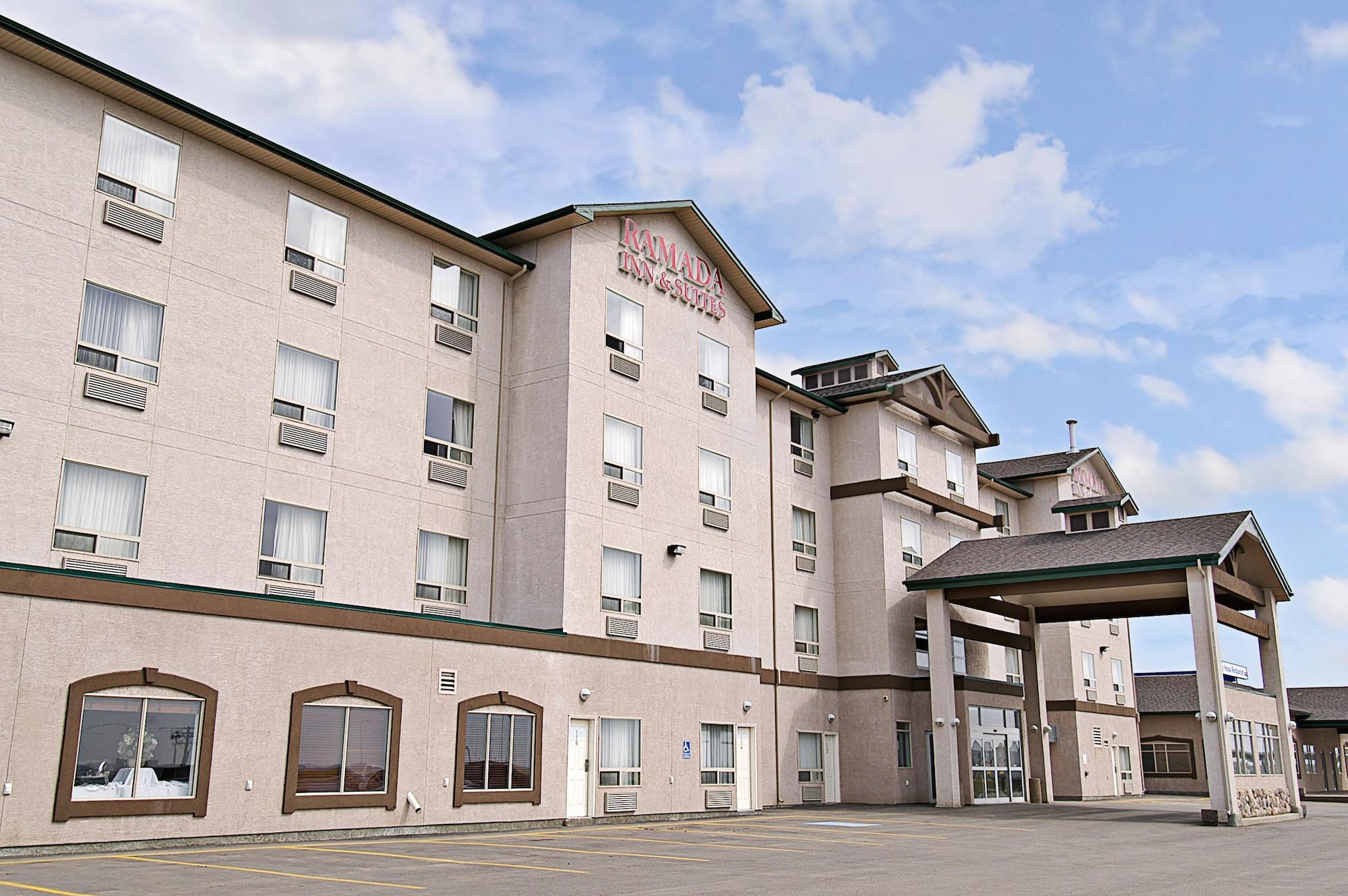Vista Exterior Ramada by Wyndham Clairmont/Grande Prairie