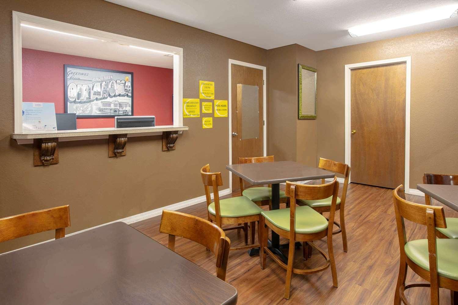 Vista Lobby Super 8 by Wyndham Big Cabin/Vinita Area